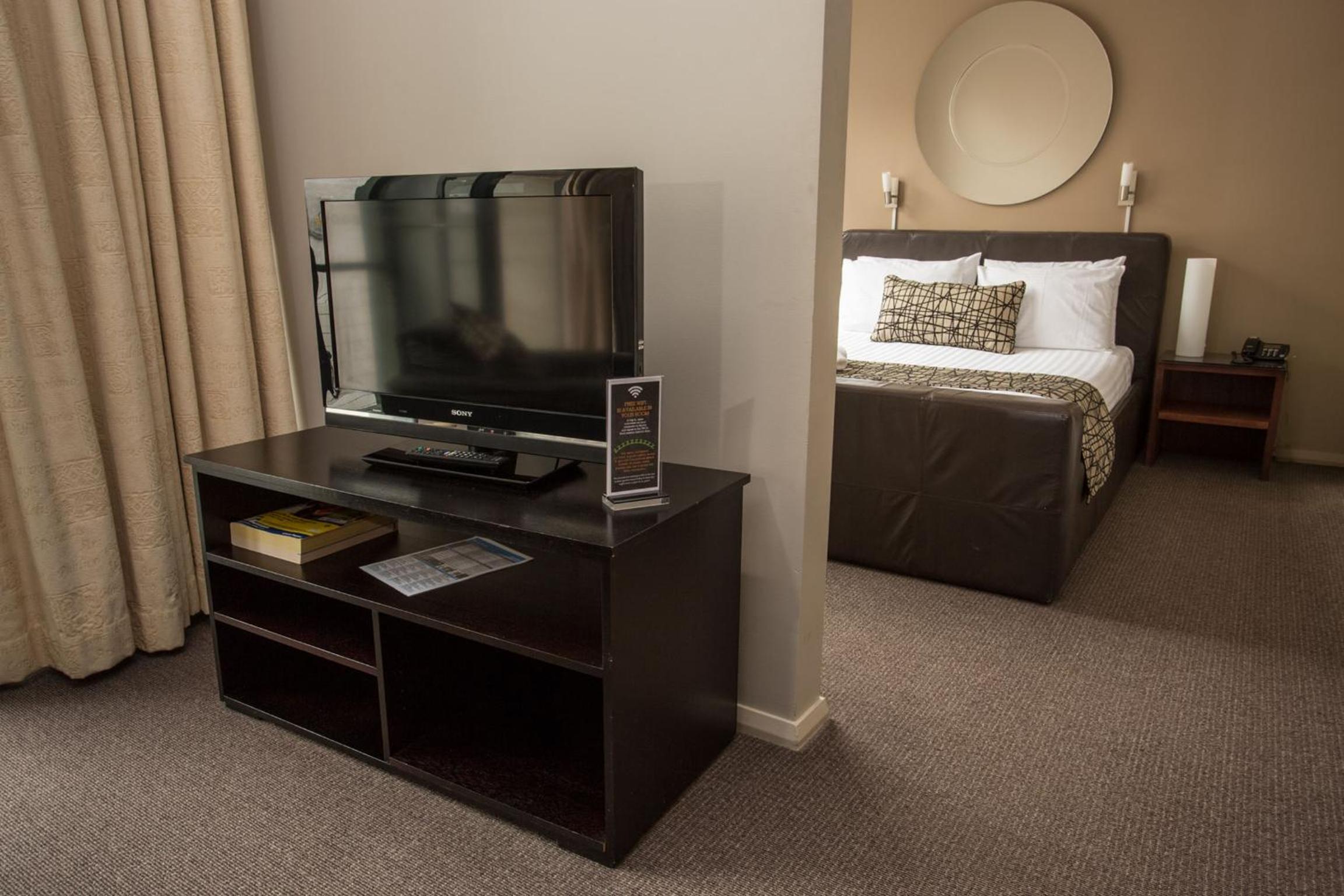 Suite with Balcony - Photo 3