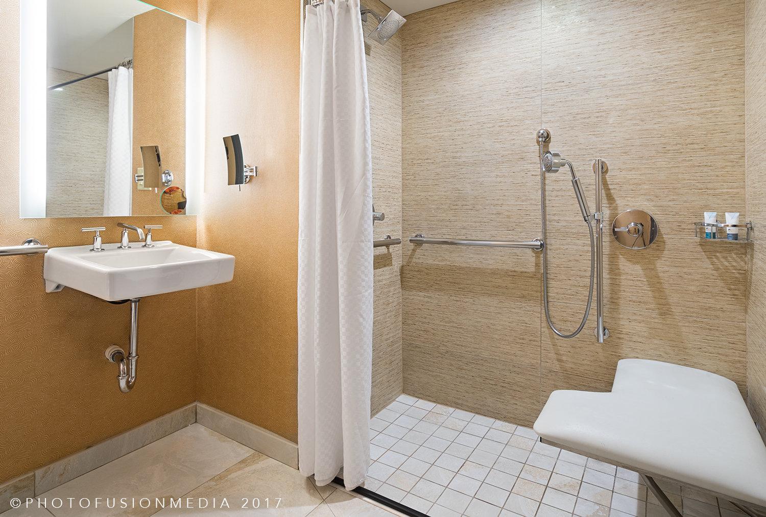 Traditional, Guest room, 2 Double (Mobility Accessible w/Roll-in Shower) photo 1