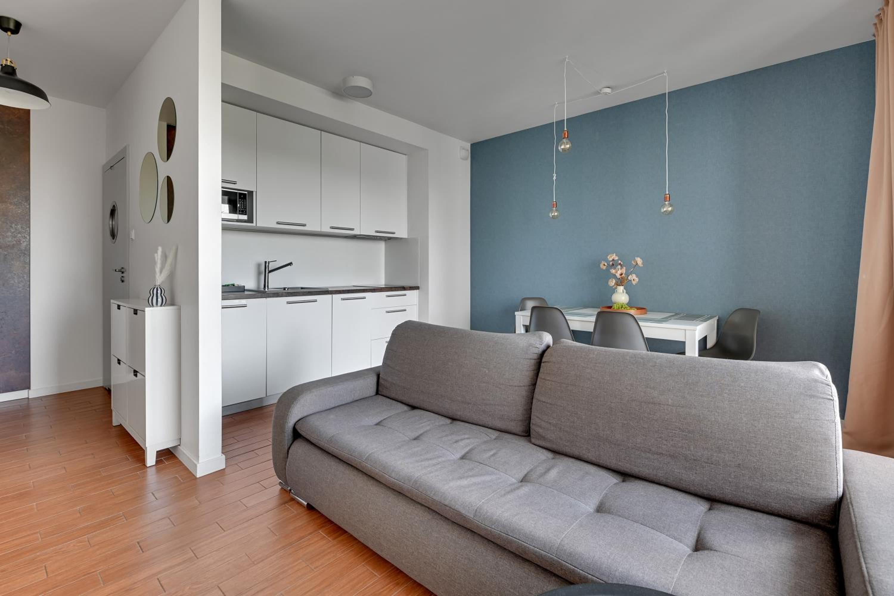 Deluxe One-Bedroom Apartment