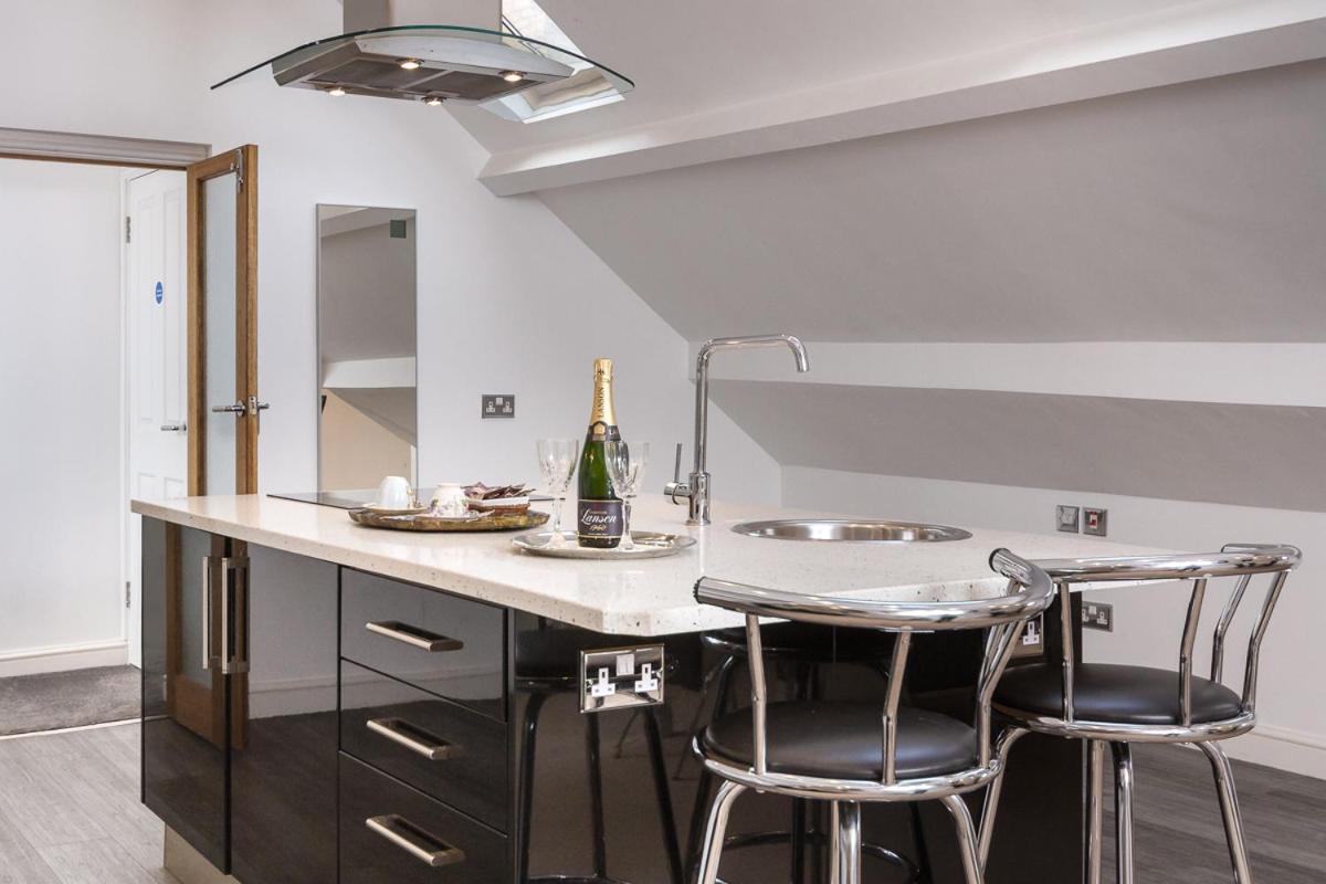 Penthouse Apartment - Photo 3