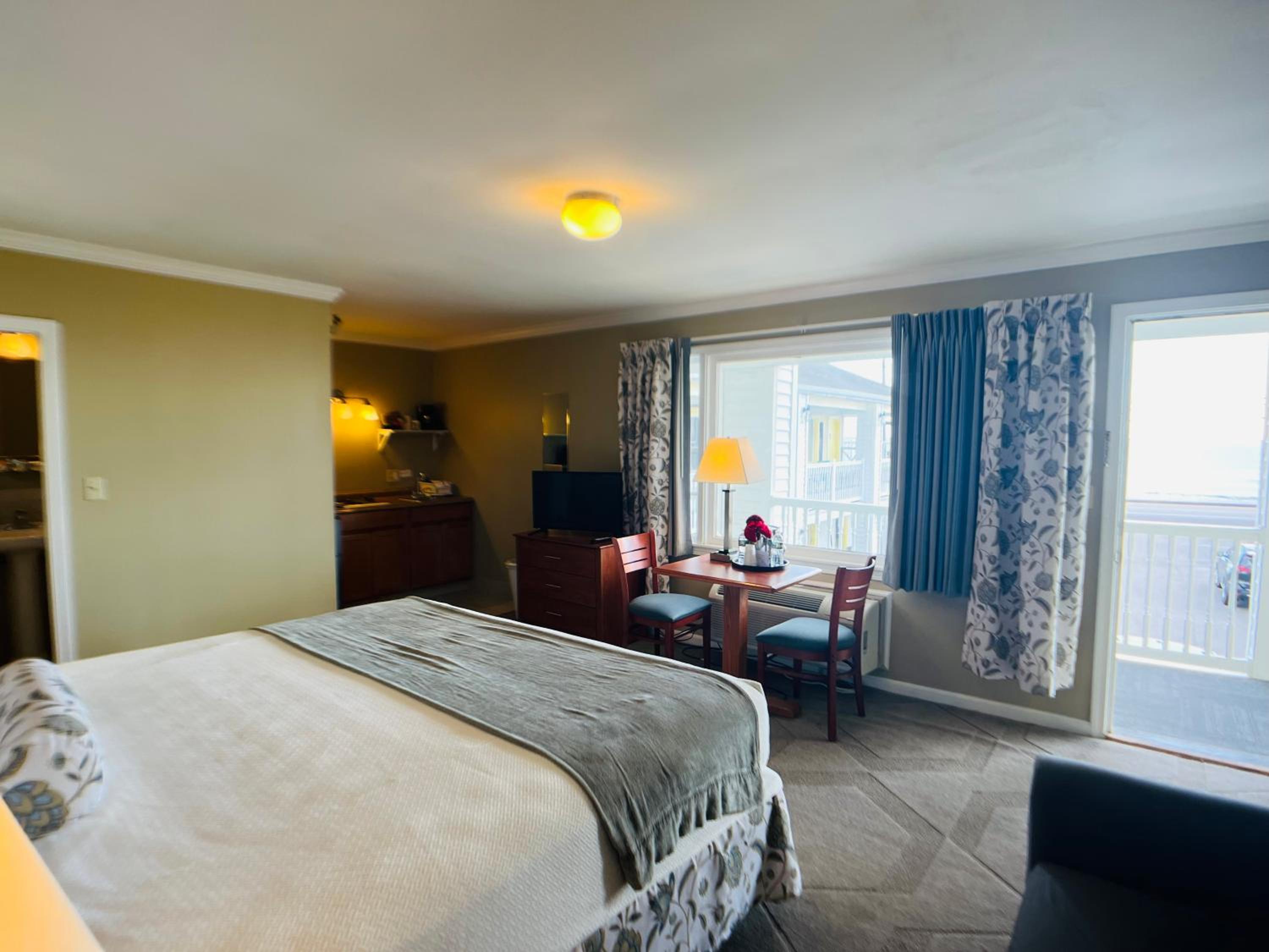 Deluxe King Room photo 3