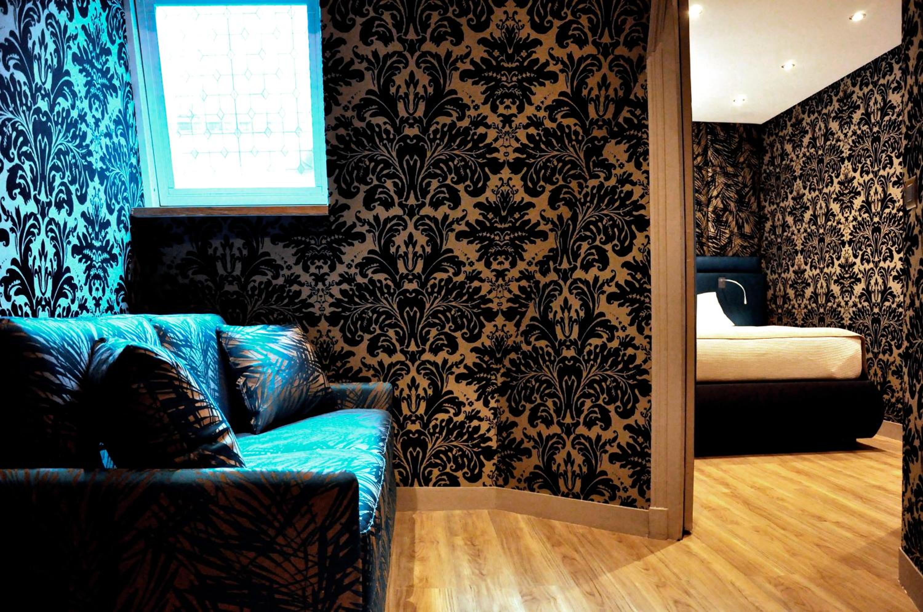 King Suite - Non-Smoking photo 3