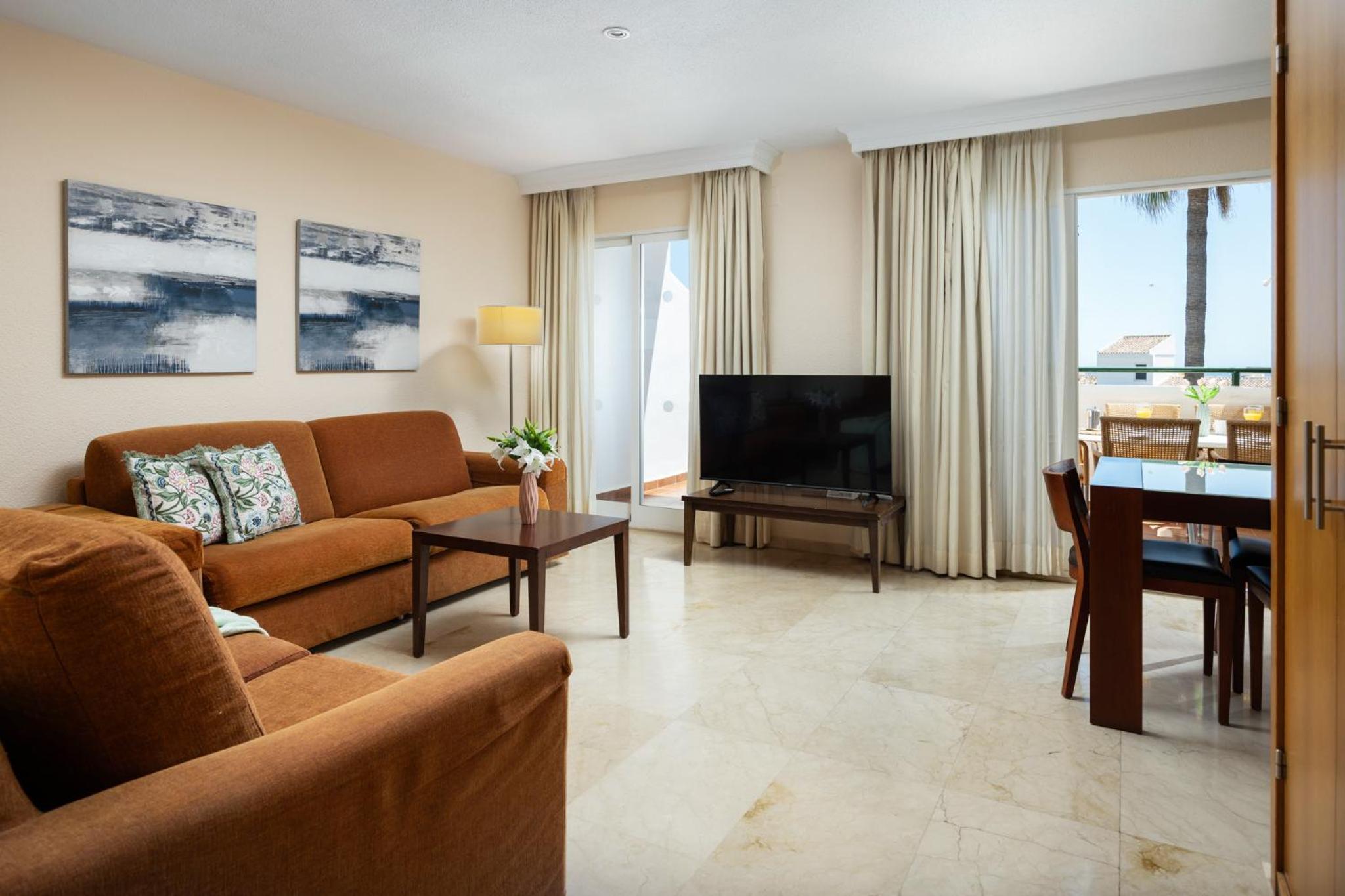 Three-Bedroom Apartment with Sea View photo 3