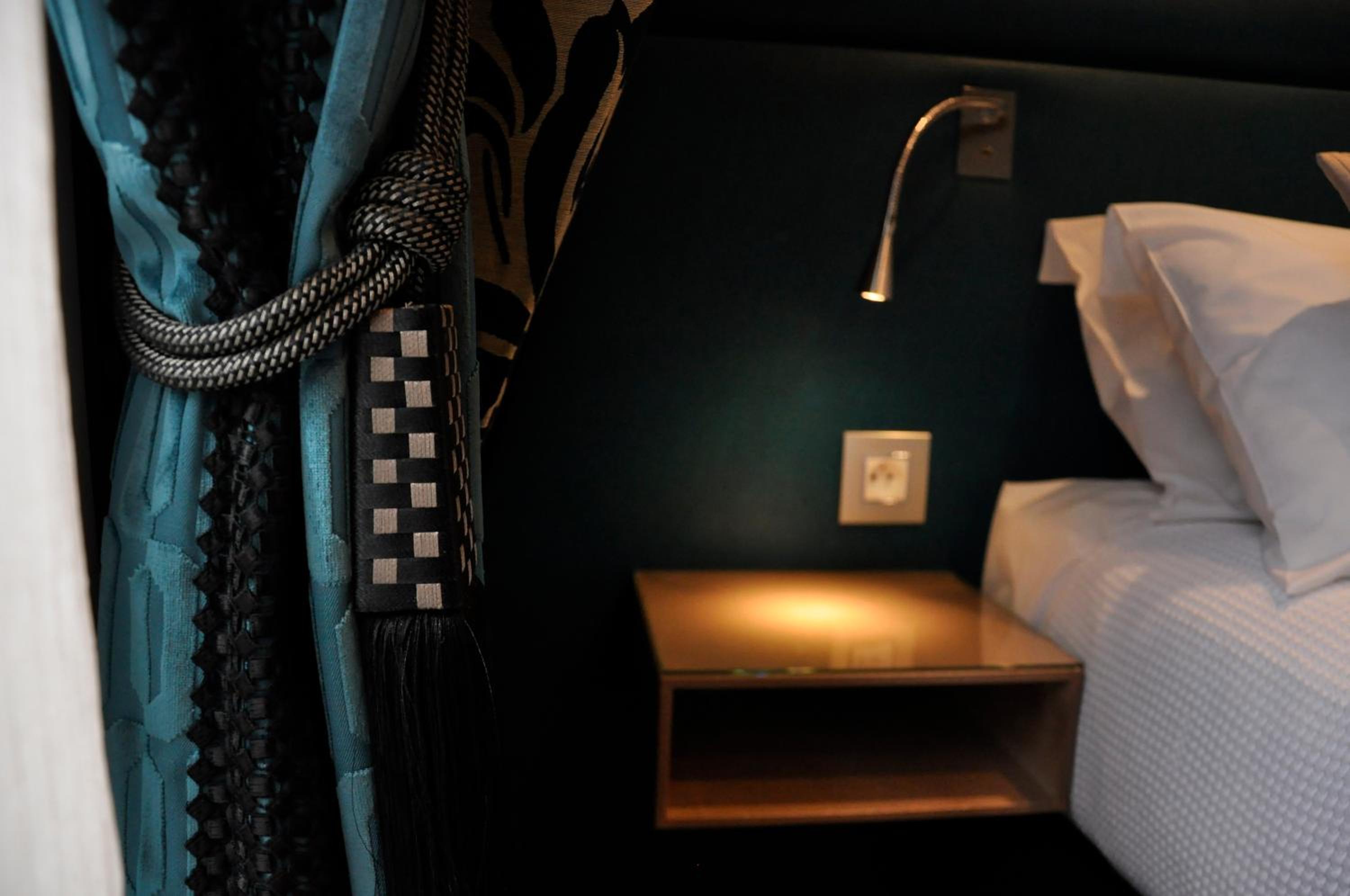 King Suite - Non-Smoking photo 2