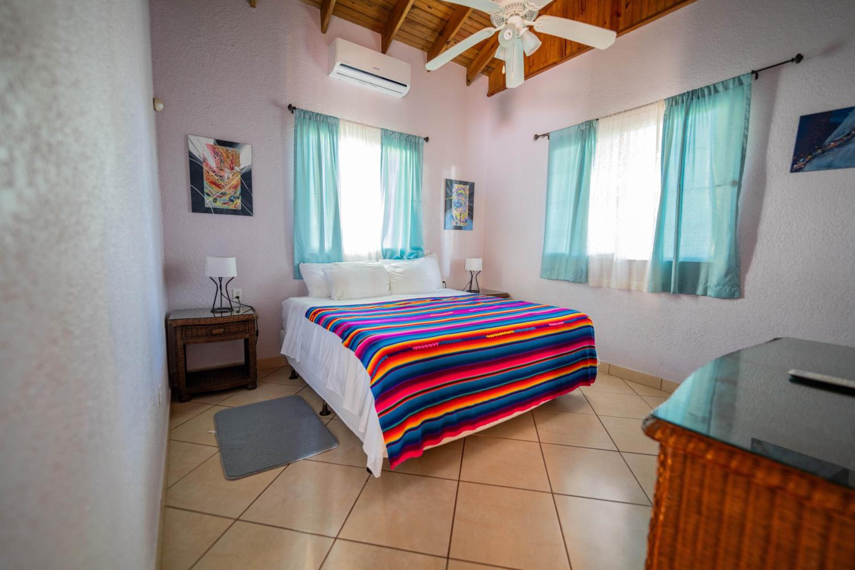 One-Bedroom Apartment with Balcony and Sea View photo 3