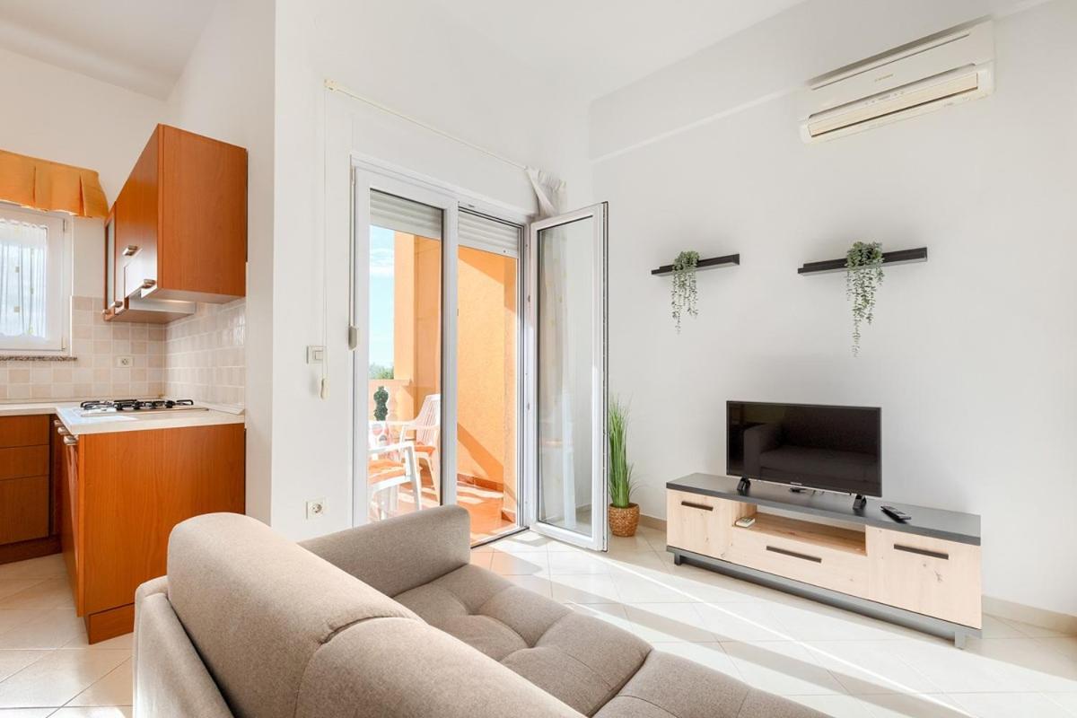 One-Bedroom Apartment - Ground Floor photo 2