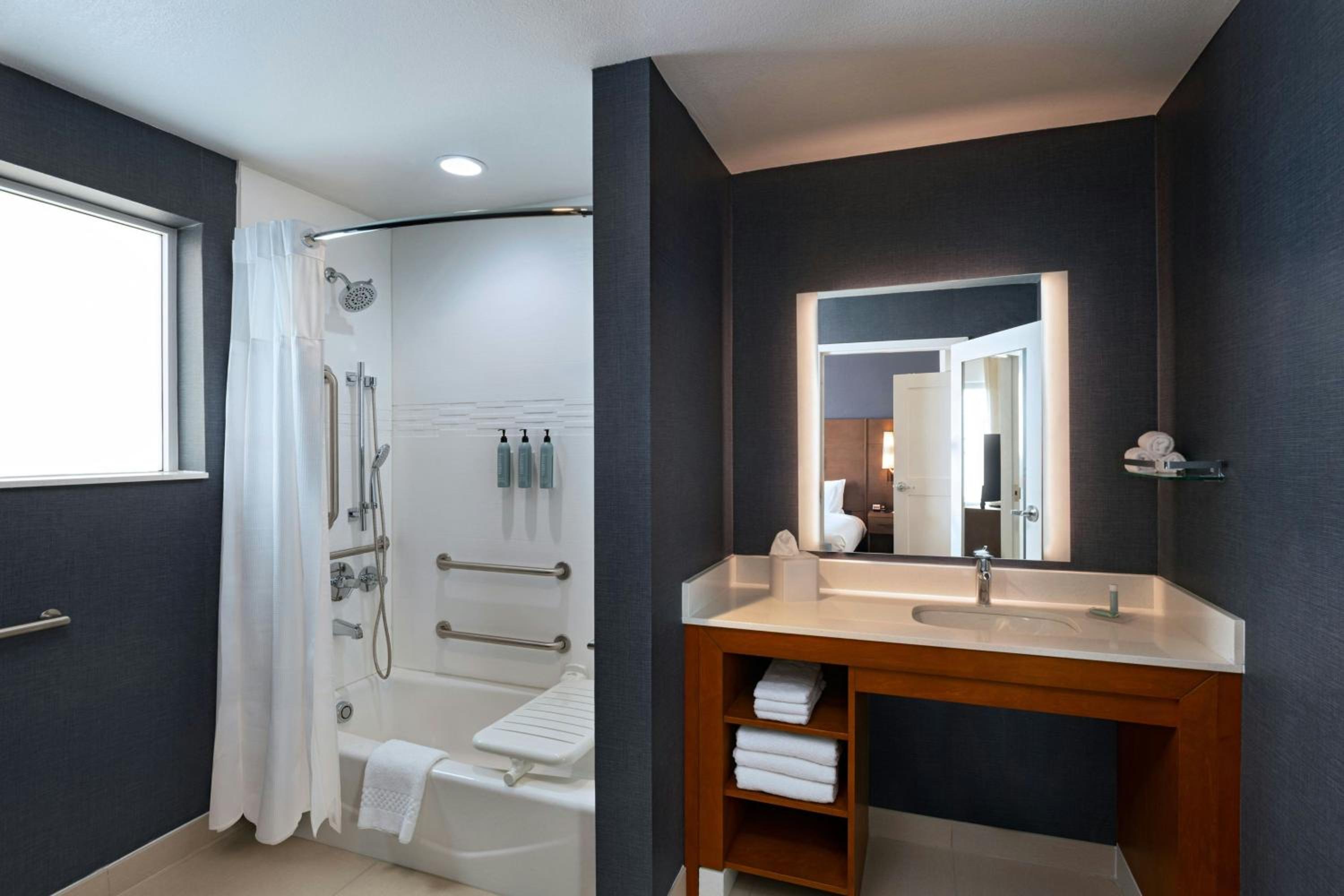Studio Suite with Tub - Mobility Accessible