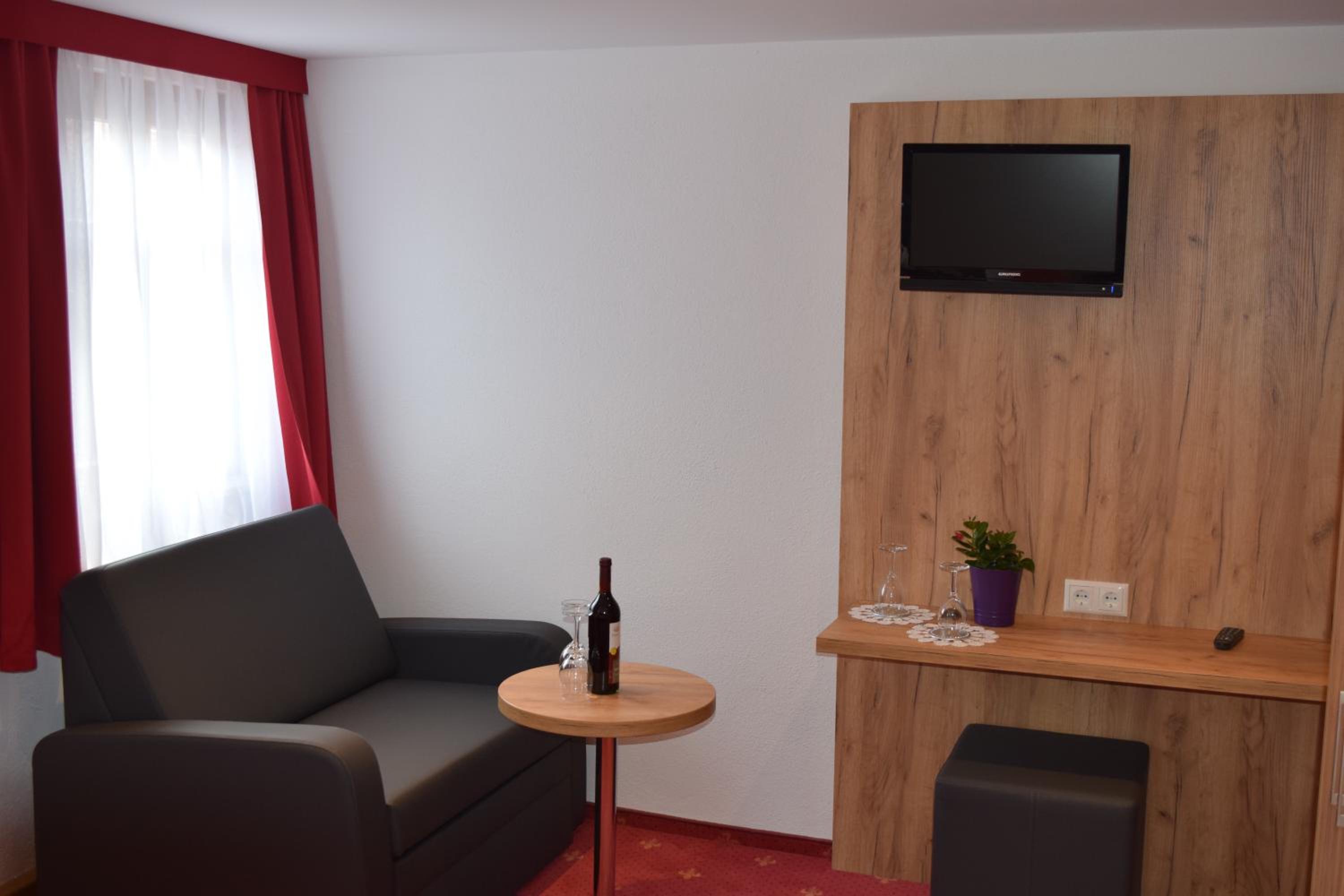 Deluxe Double Room - Photo 23