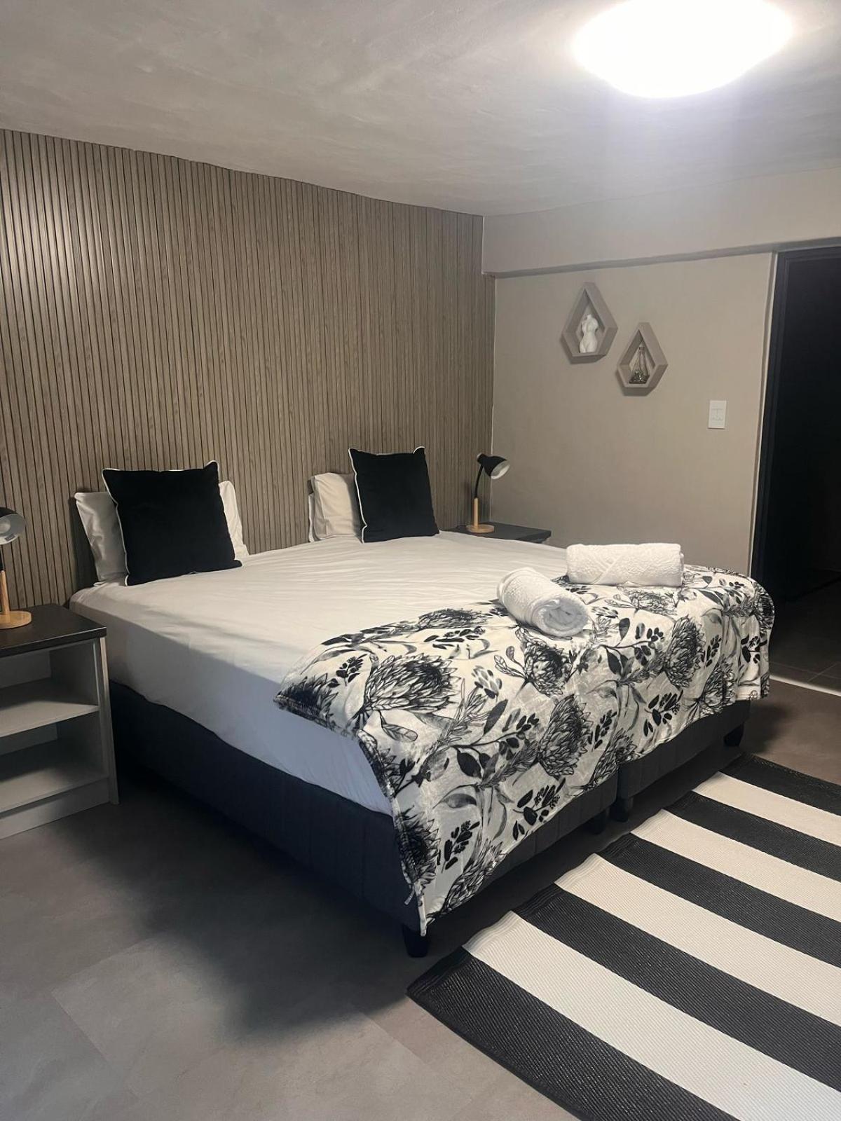 Double Room with Lake View photo 2