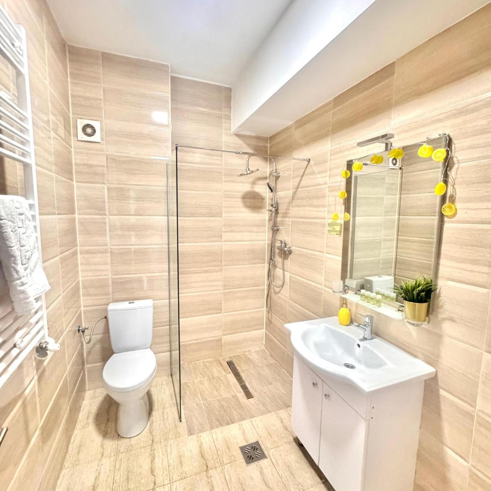 Two-Bedroom Apartment with View photo 3