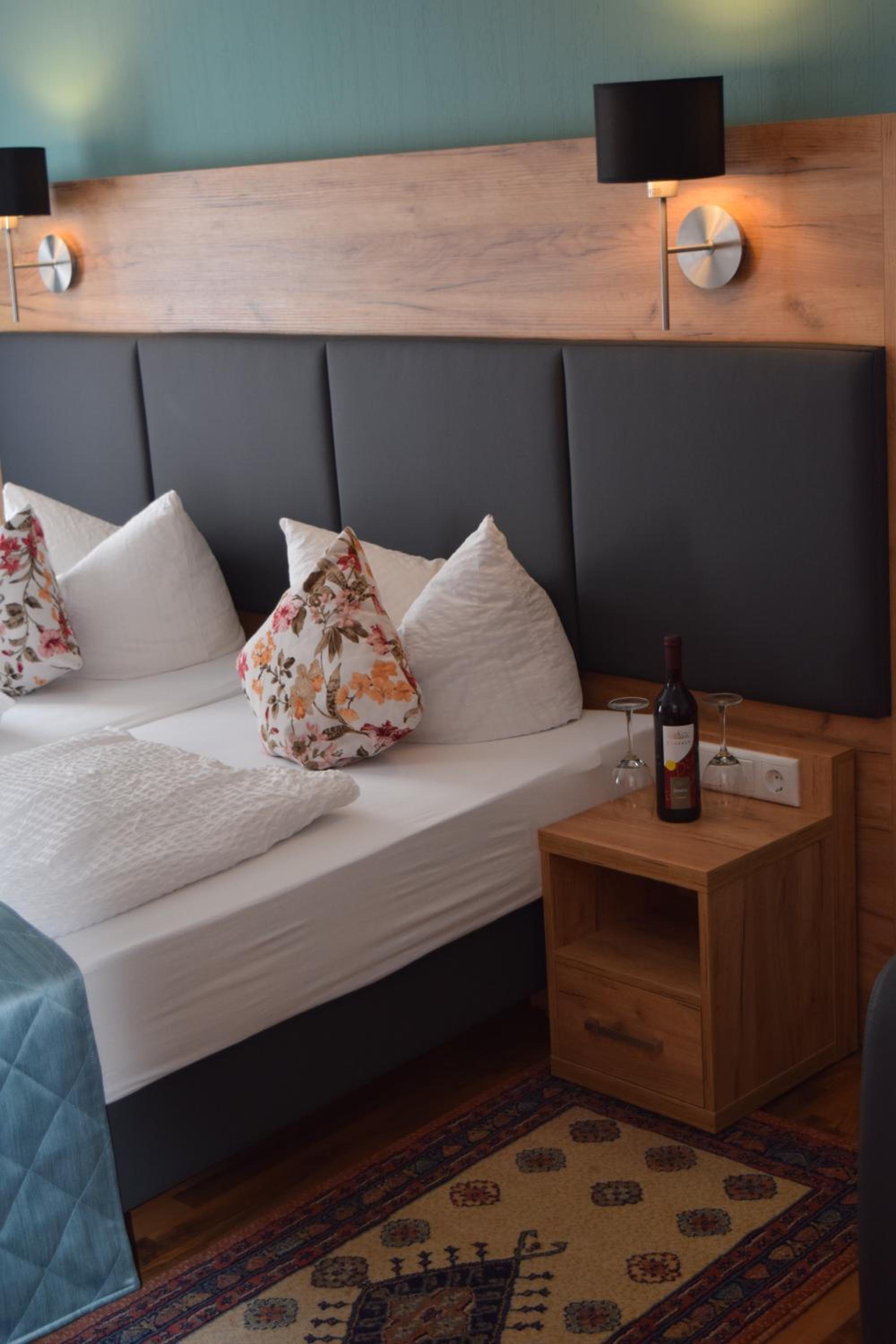 Standard Double Room - Photo 17
