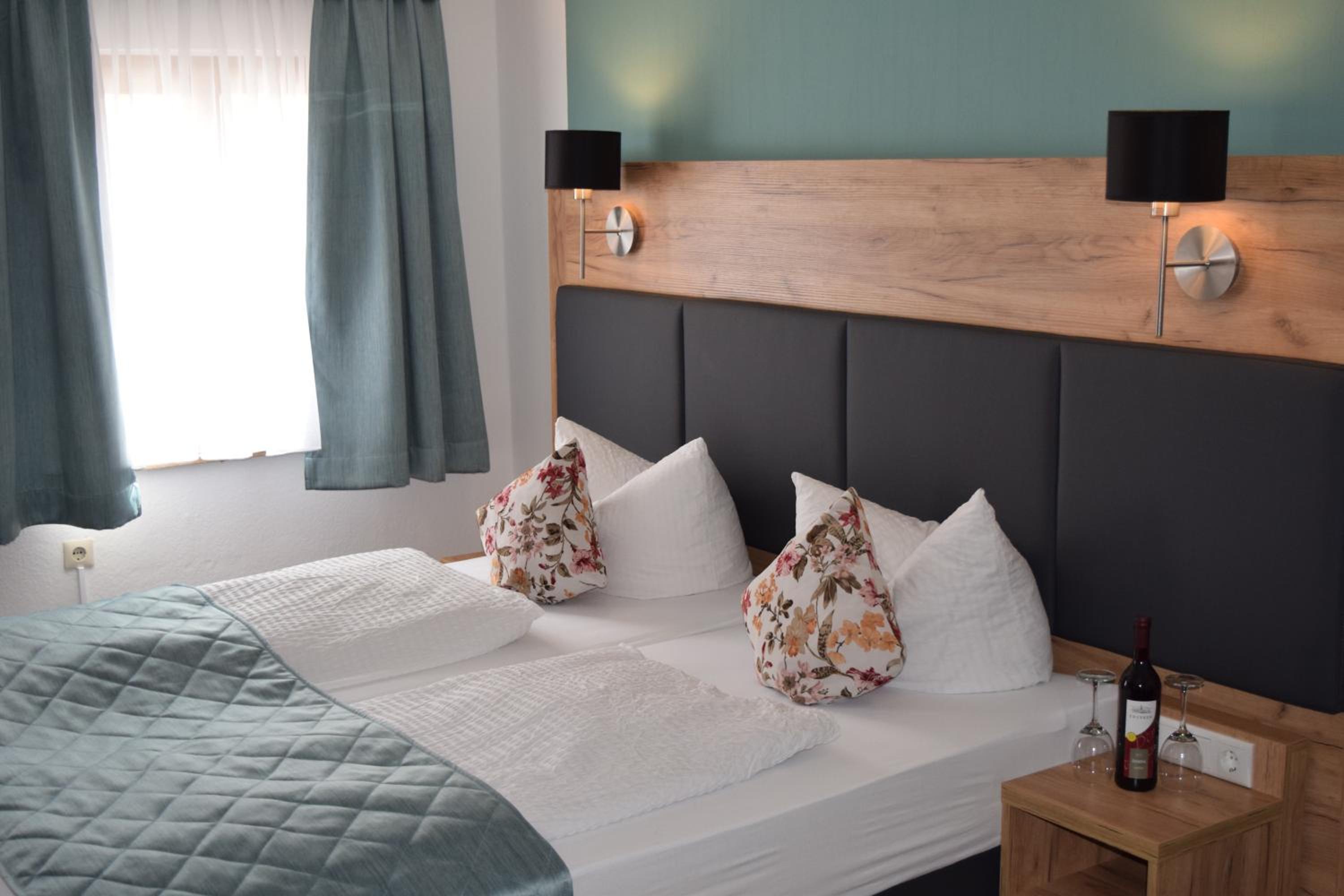 Standard Double Room - Photo 10