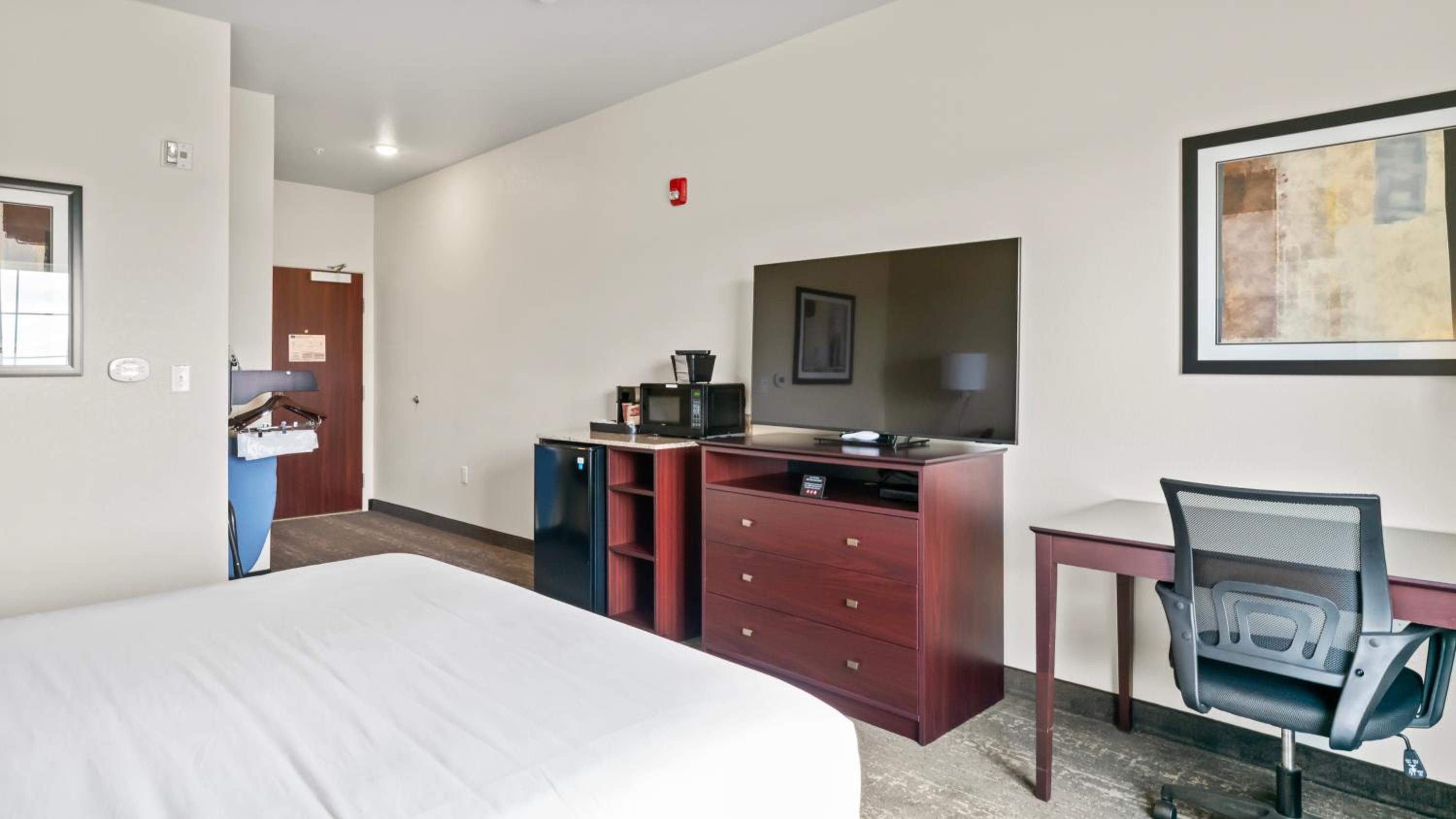 Standard King Room photo 1