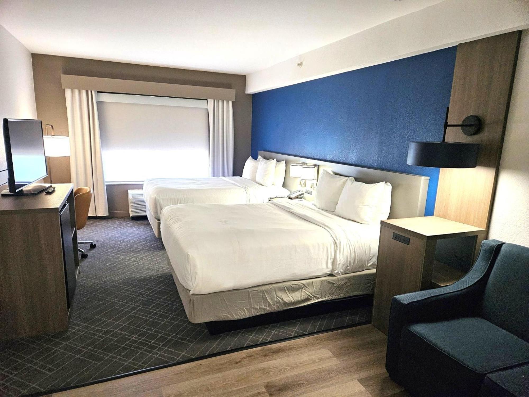 Suite with Two Queen Beds Upgrade - Accessible/Non-Smoking - Photo 4
