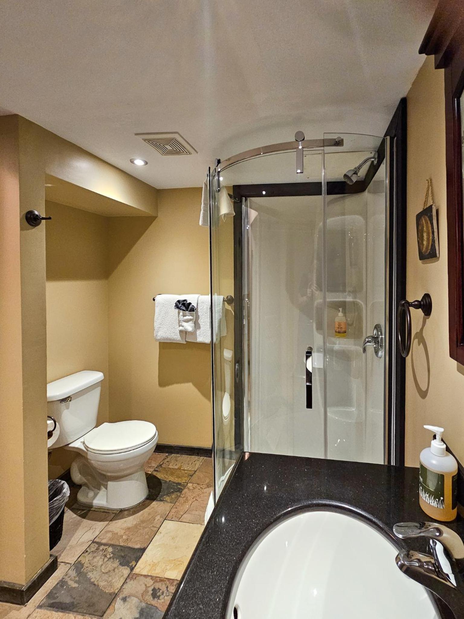 Two-Bedroom Apartment with Balcony photo 2