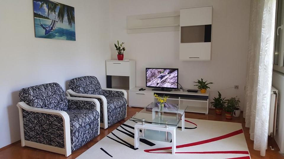 Two-Bedroom Apartment With Balcony And  Garden View
