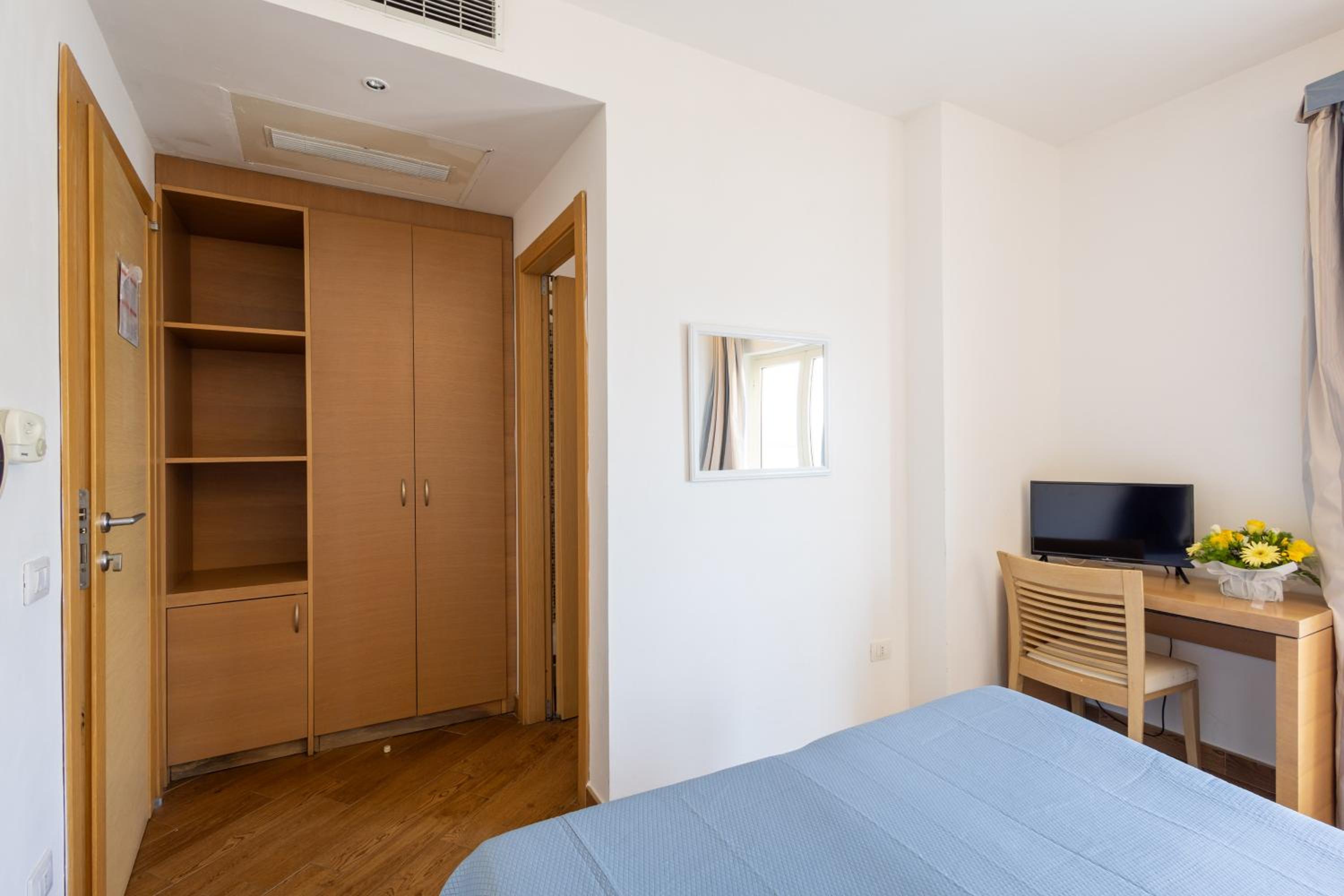 Standard Double Room photo 3