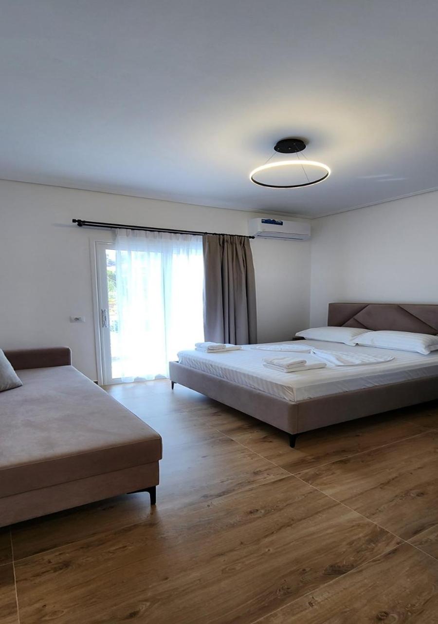 Deluxe Double Room (2 Adults + 1 Child)