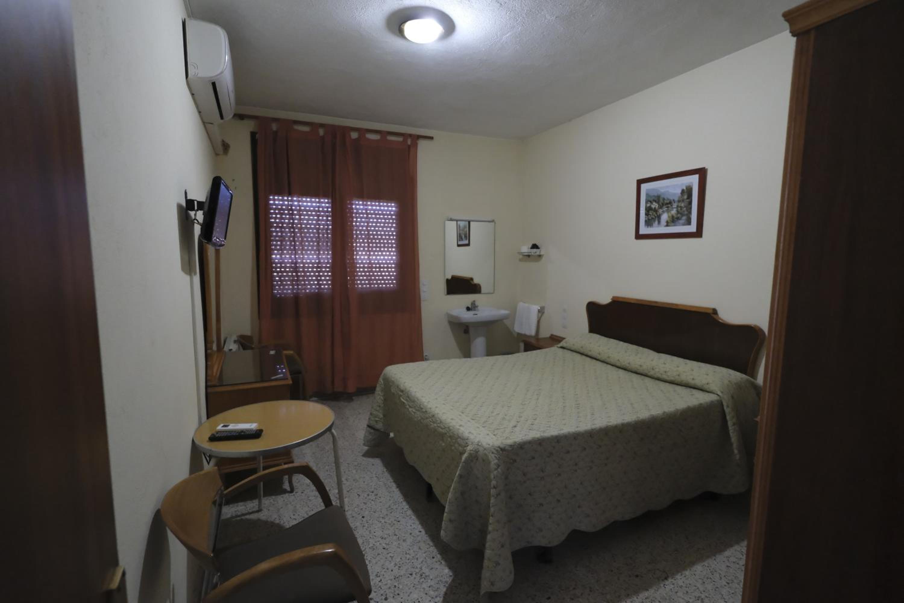Standard Double Room with Shared Bathroom photo 2