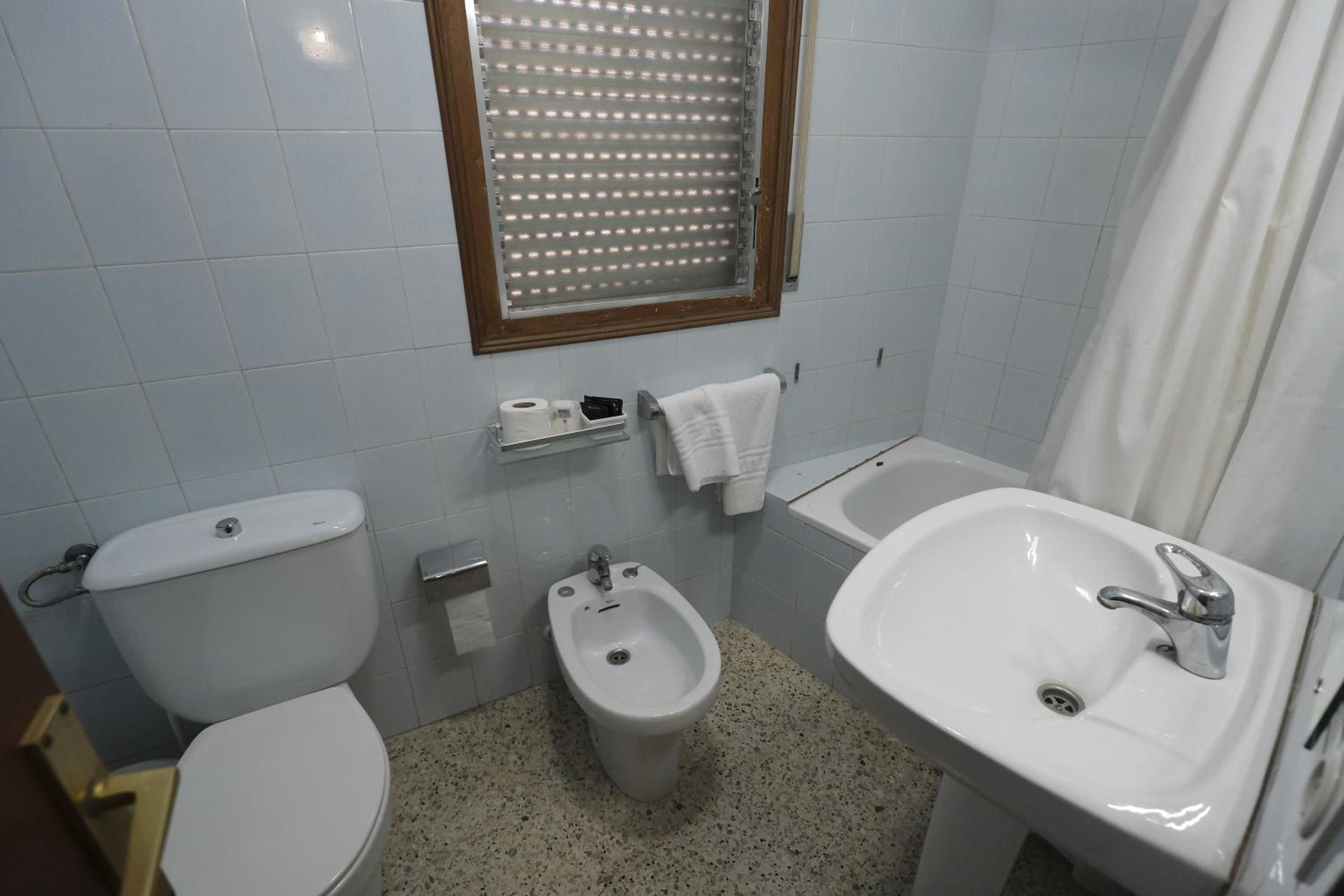 Double Room - Photo 2