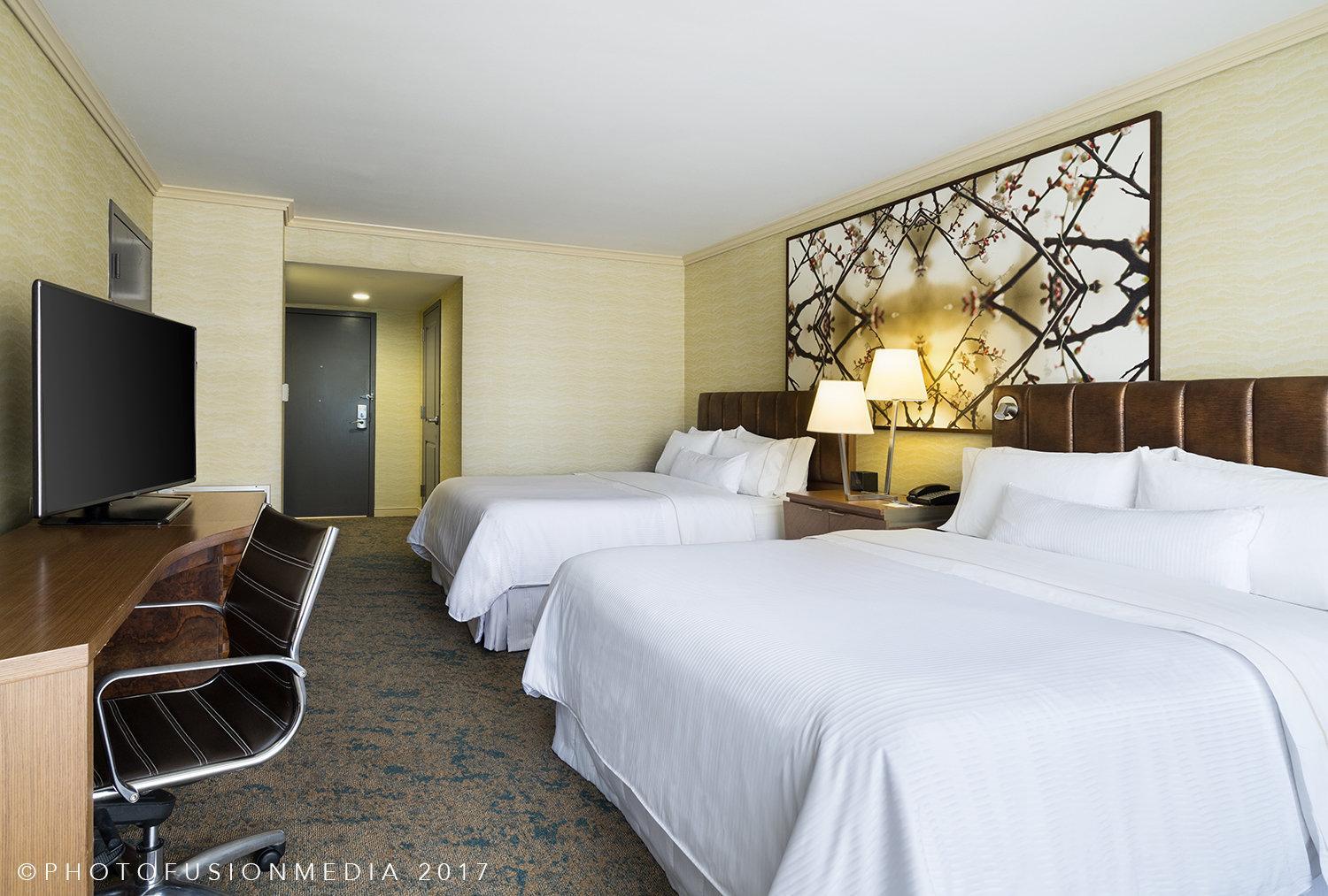 Traditional, Guest room, 2 Double (Mobility Accessible w/Roll-in Shower) photo 2