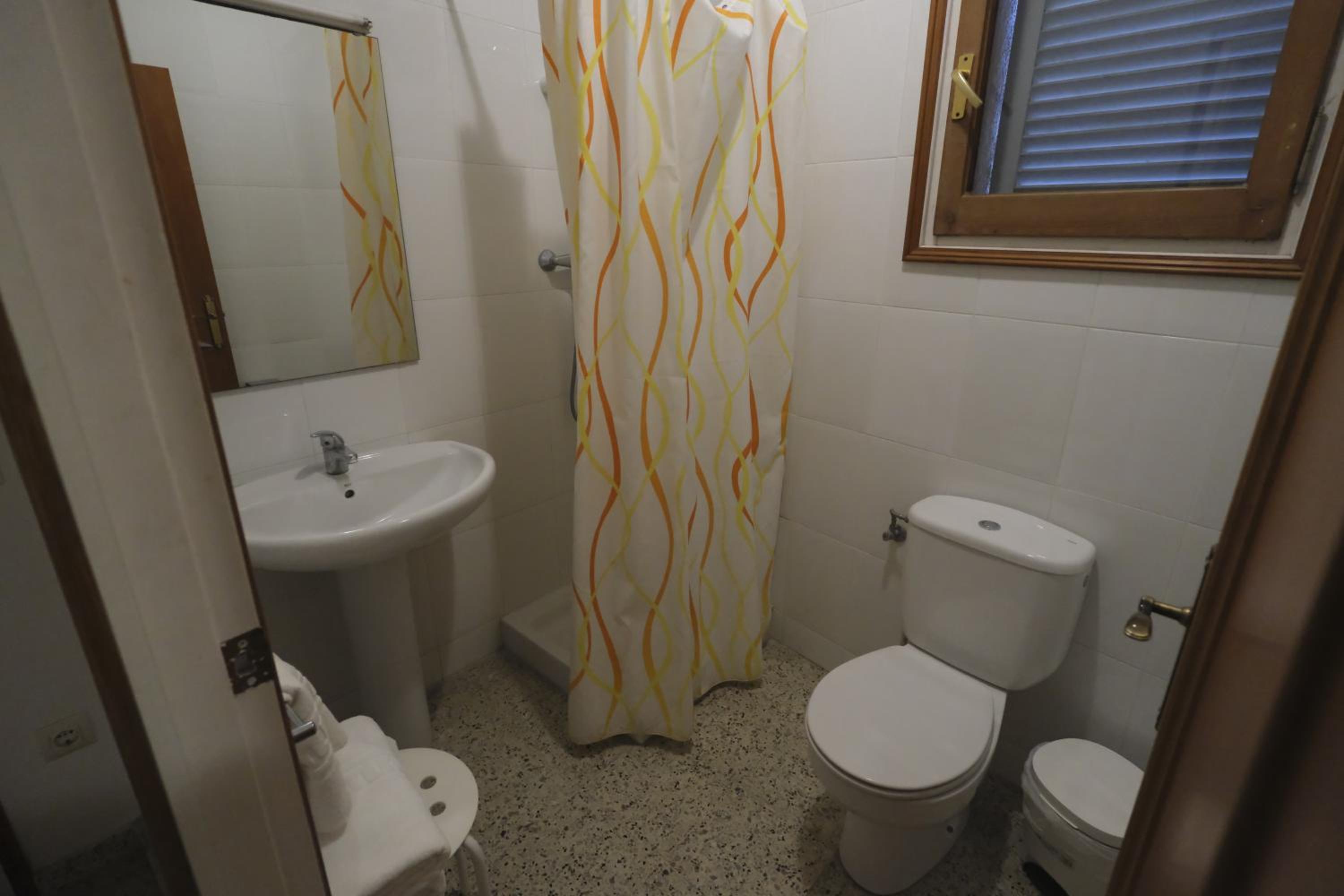 Double Room - Photo 5