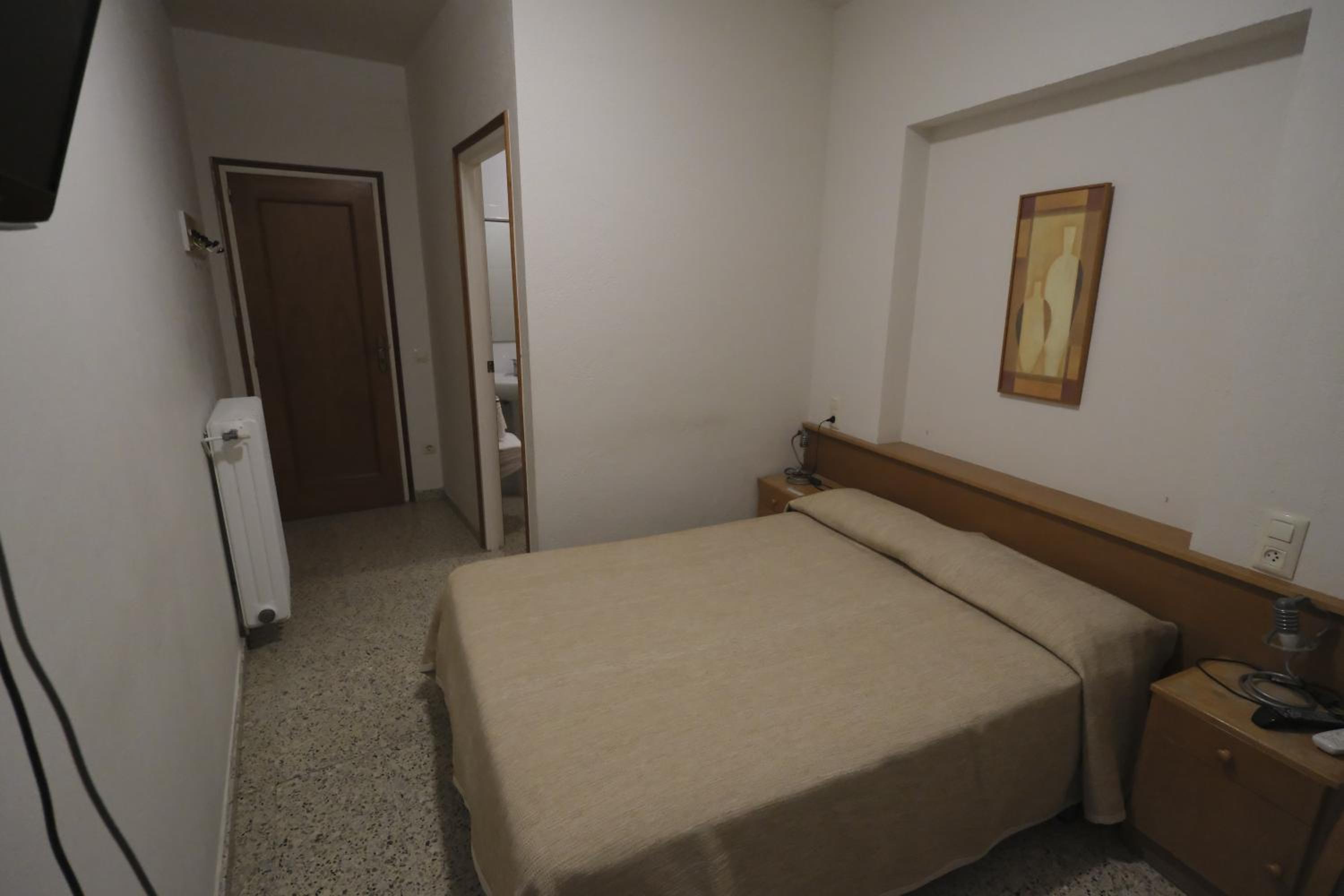 Double Room - Photo 6