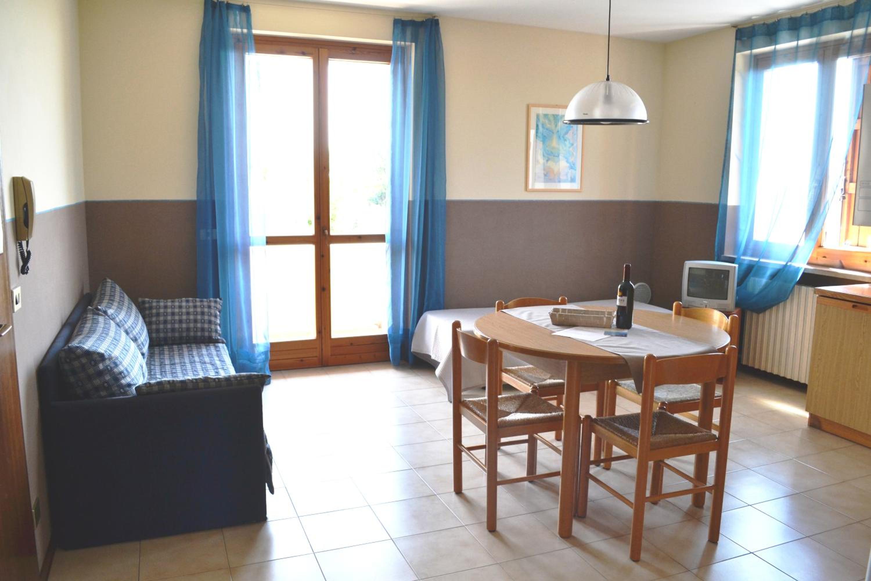 One-Bedroom Apartment with Lake View photo 3