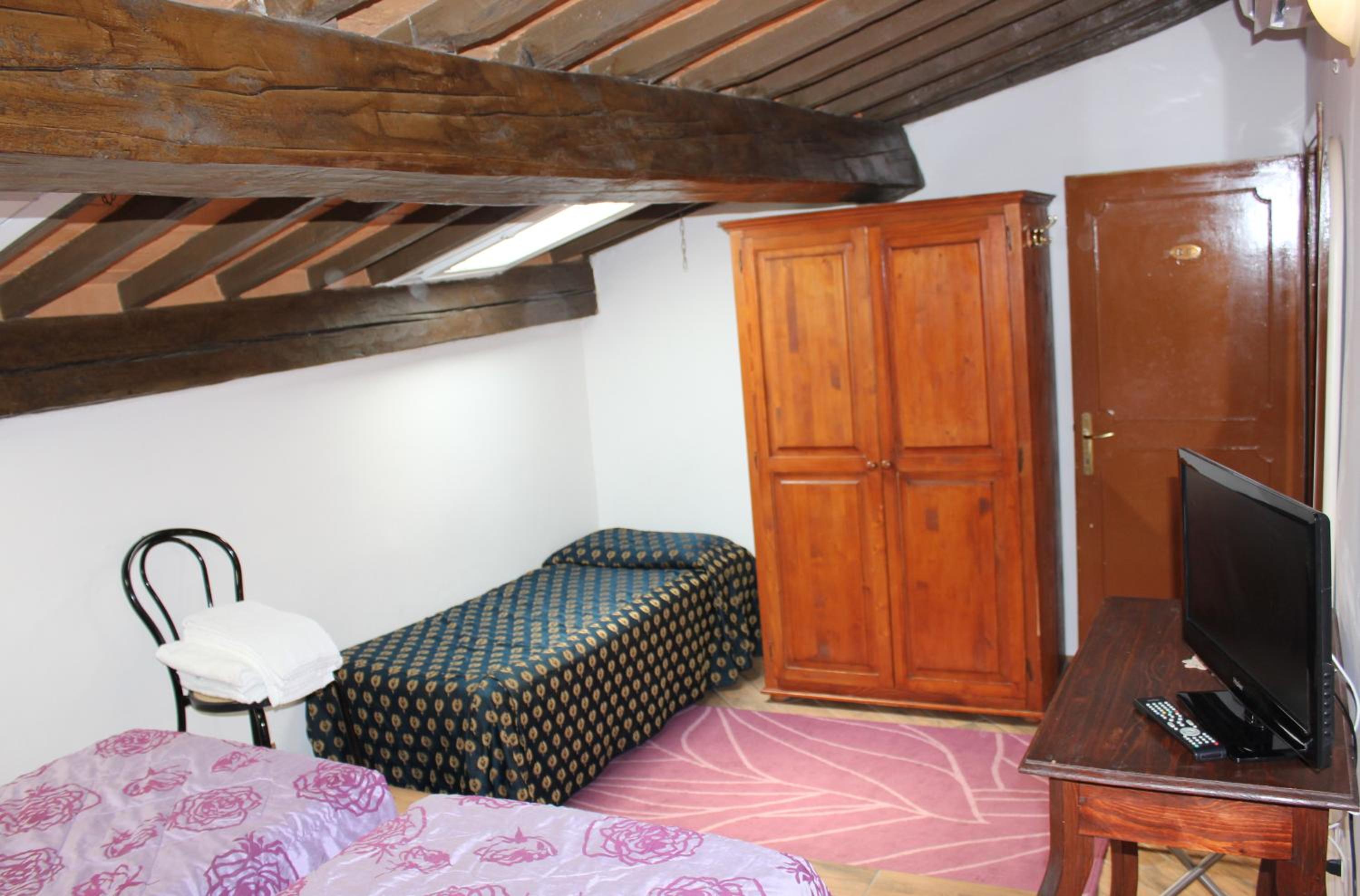 Triple Room with Shared Bathroom photo 3