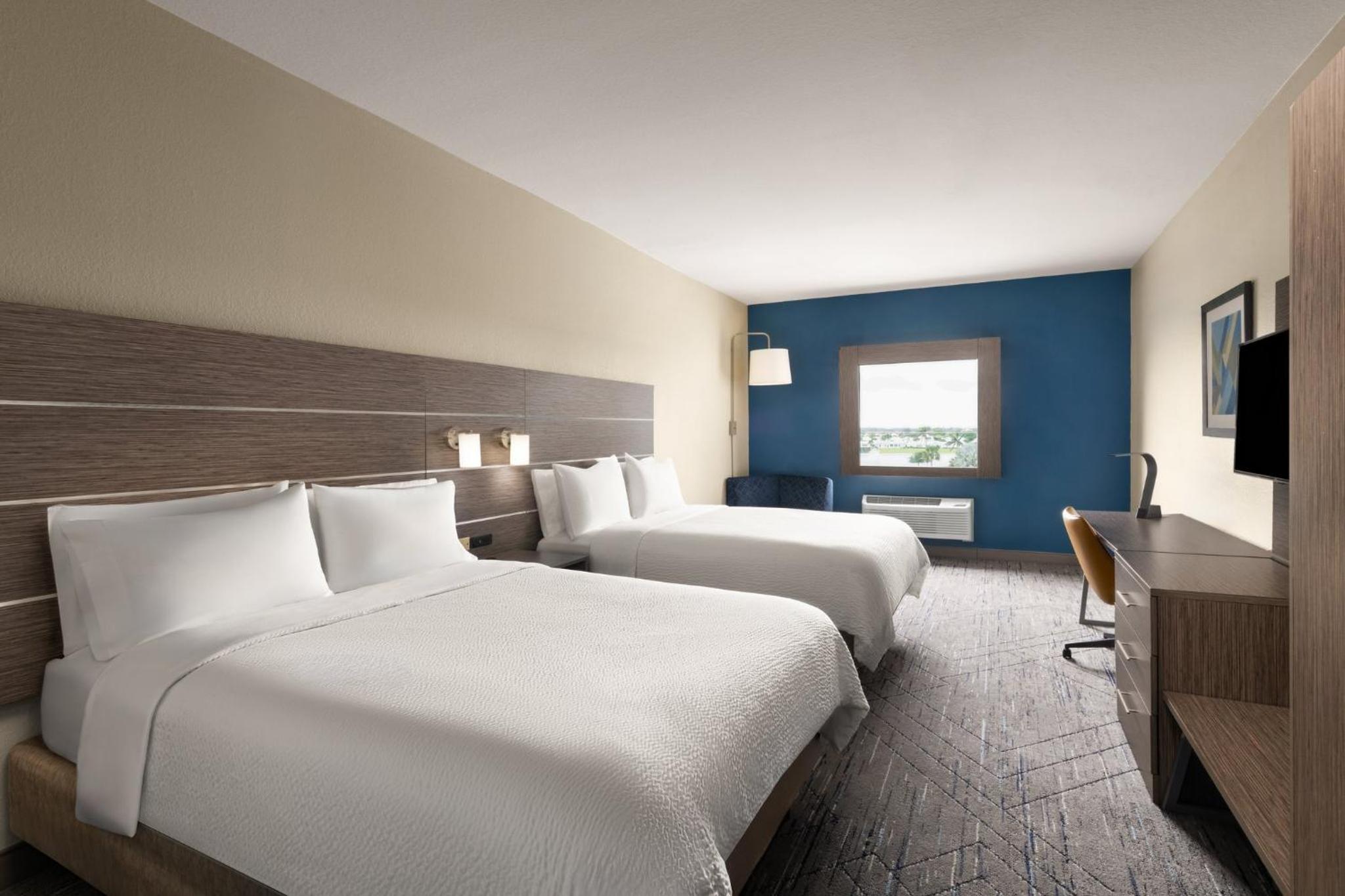 Queen Room with Two Queen Beds - Hearing Accessible/Non-Smoking