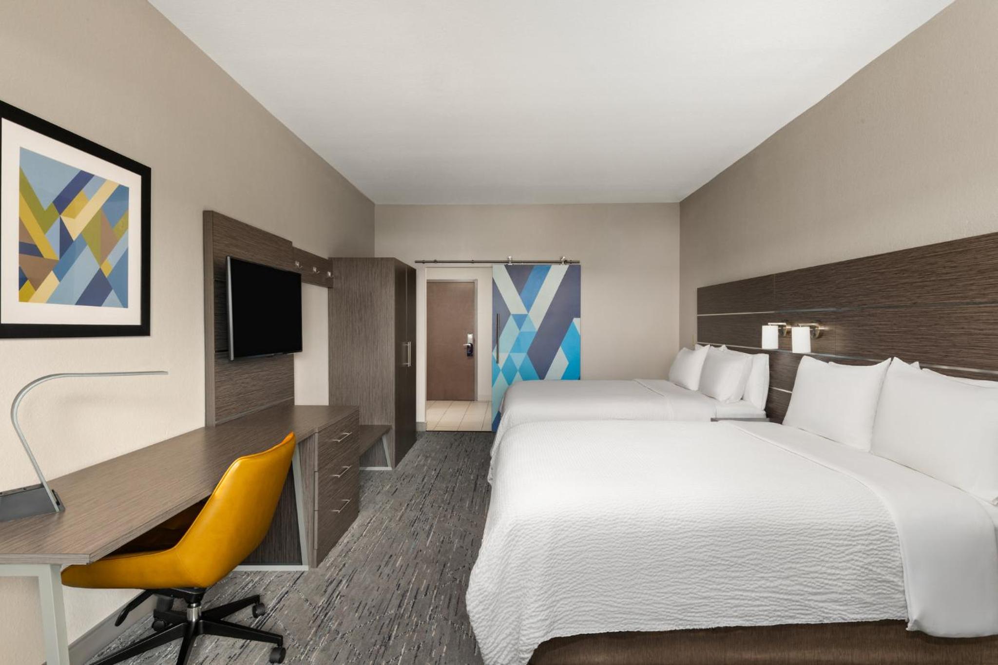 Standard Room with Two Queen Beds