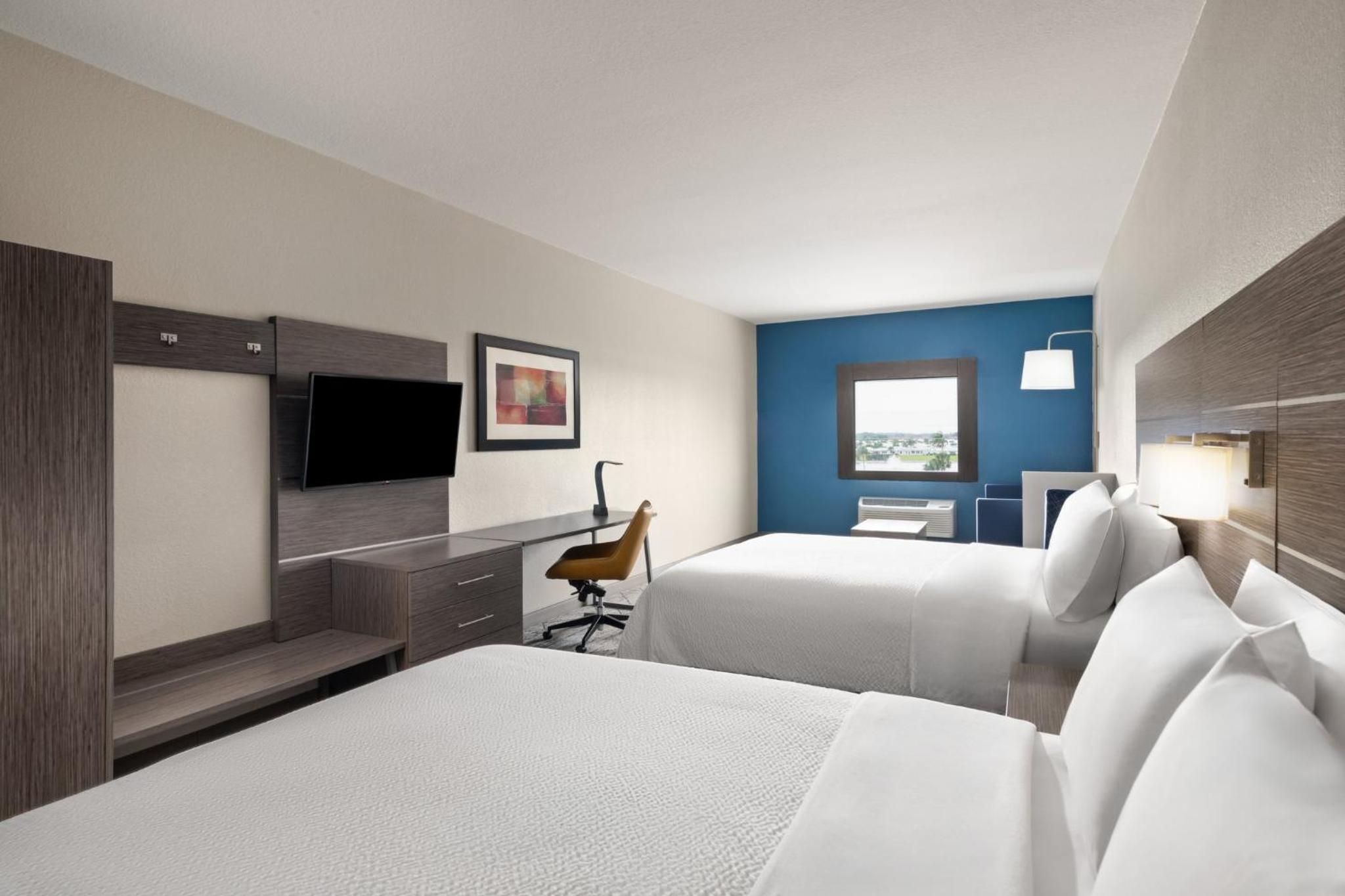 Queen Suite with Two Queen Beds