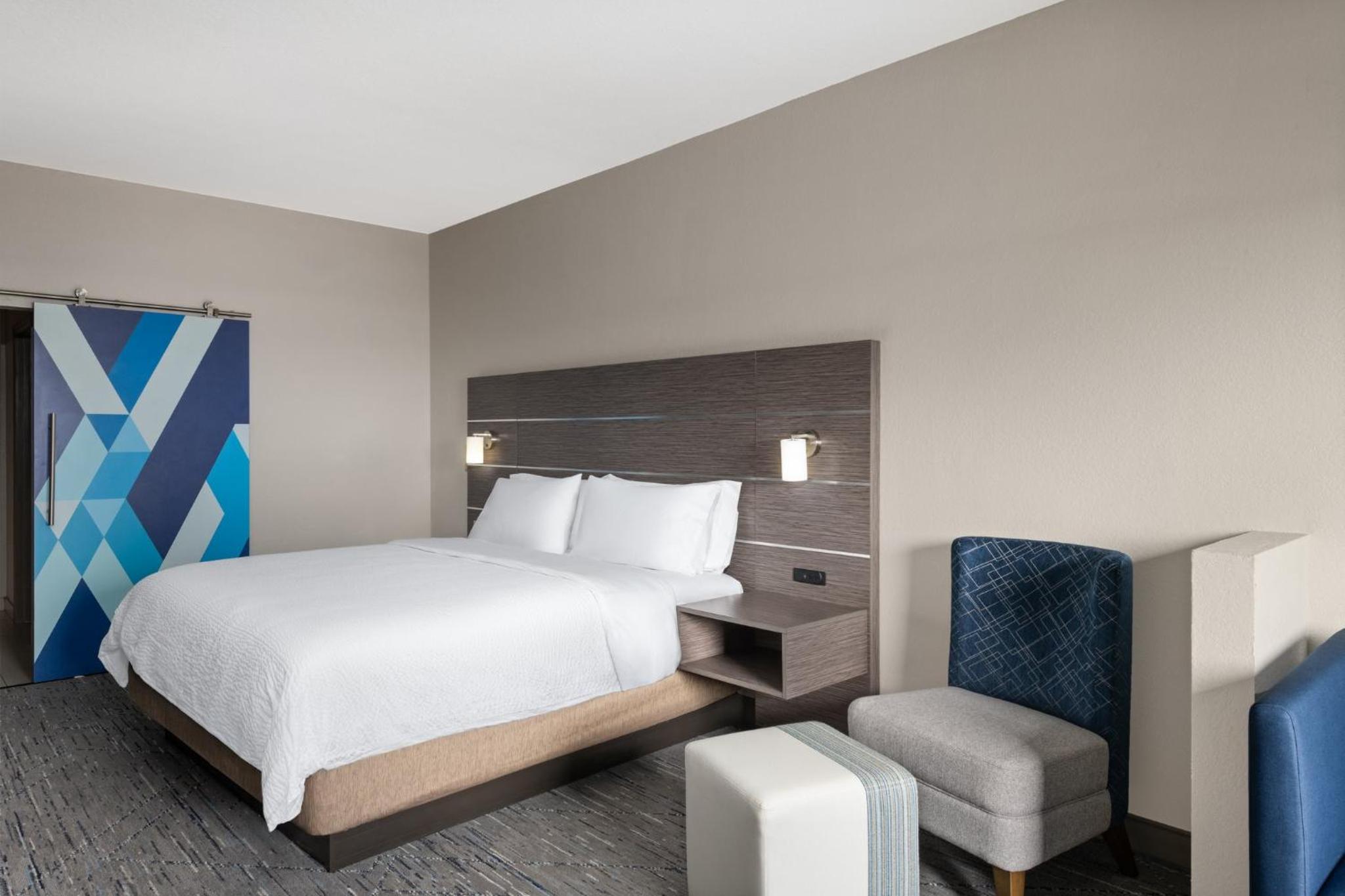 Standard King Room - Communications Accessible