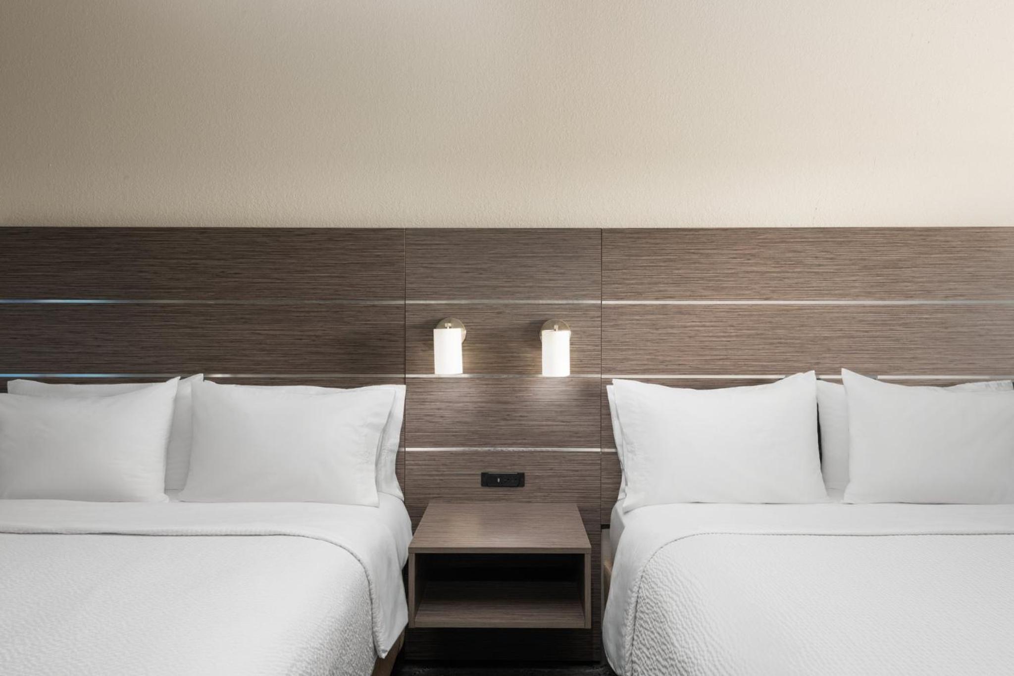 Queen Suite with Two Queen Beds - Communications Accessible