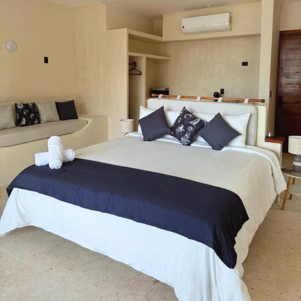 Double or Twin Room with Sea View photo 3