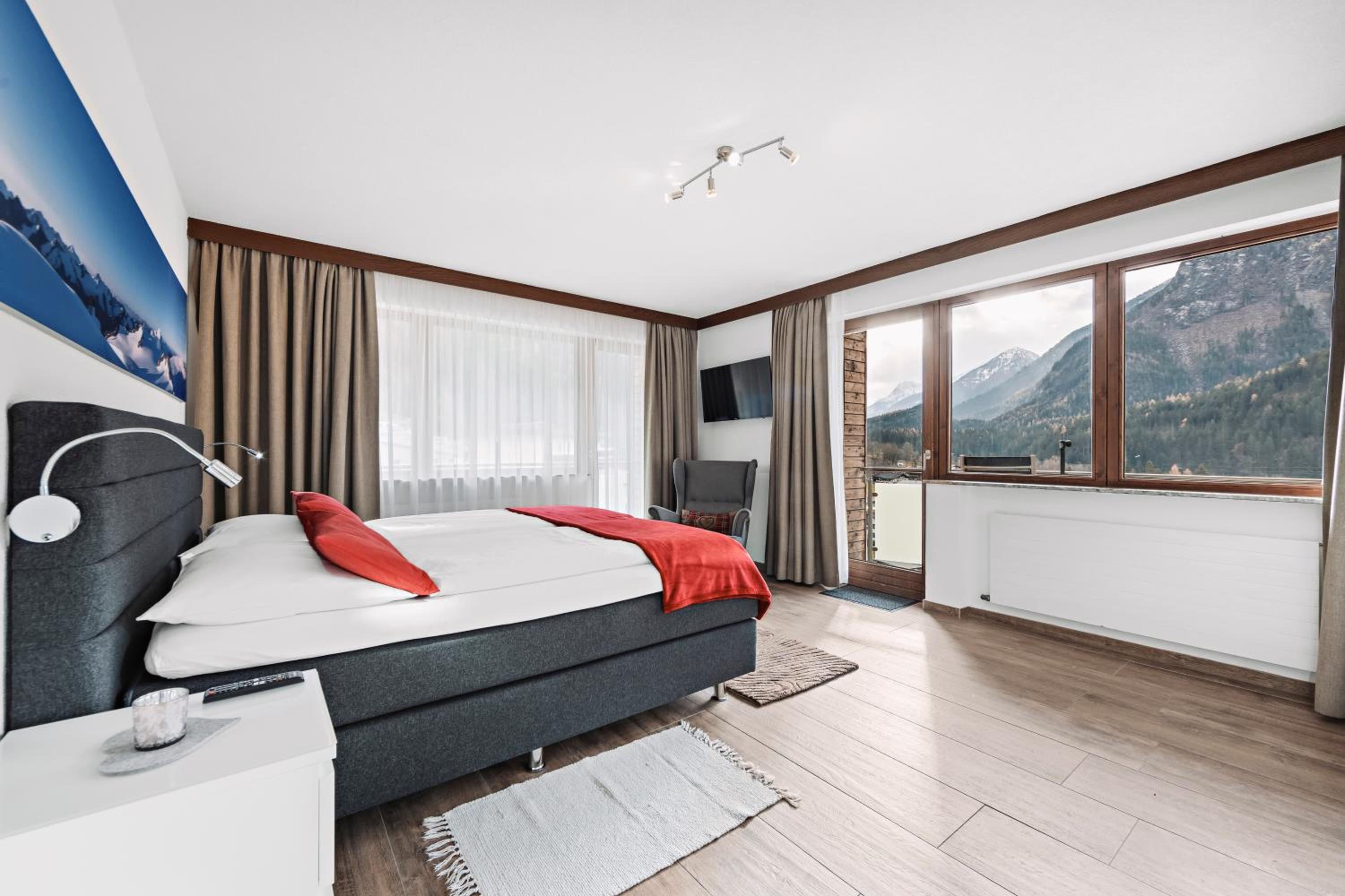 One-Bedroom Apartment with Balcony and Mountain View