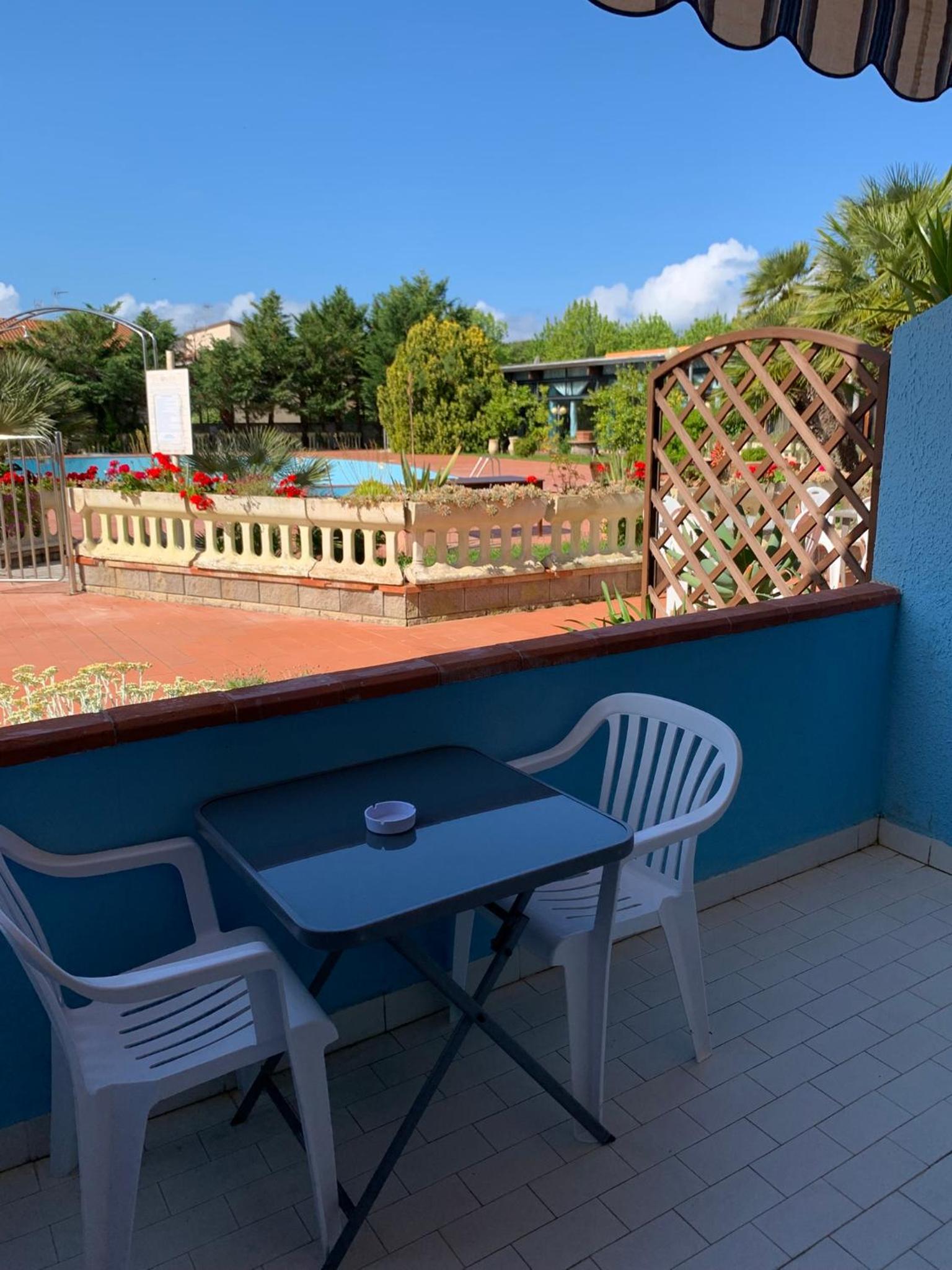 Deluxe Room (2 Adults + 1 Child)