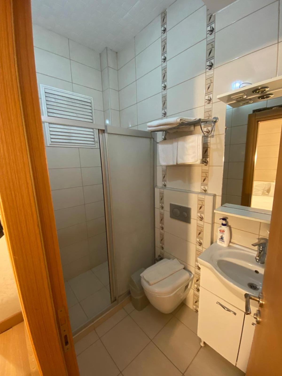 Budget Double Room photo 3