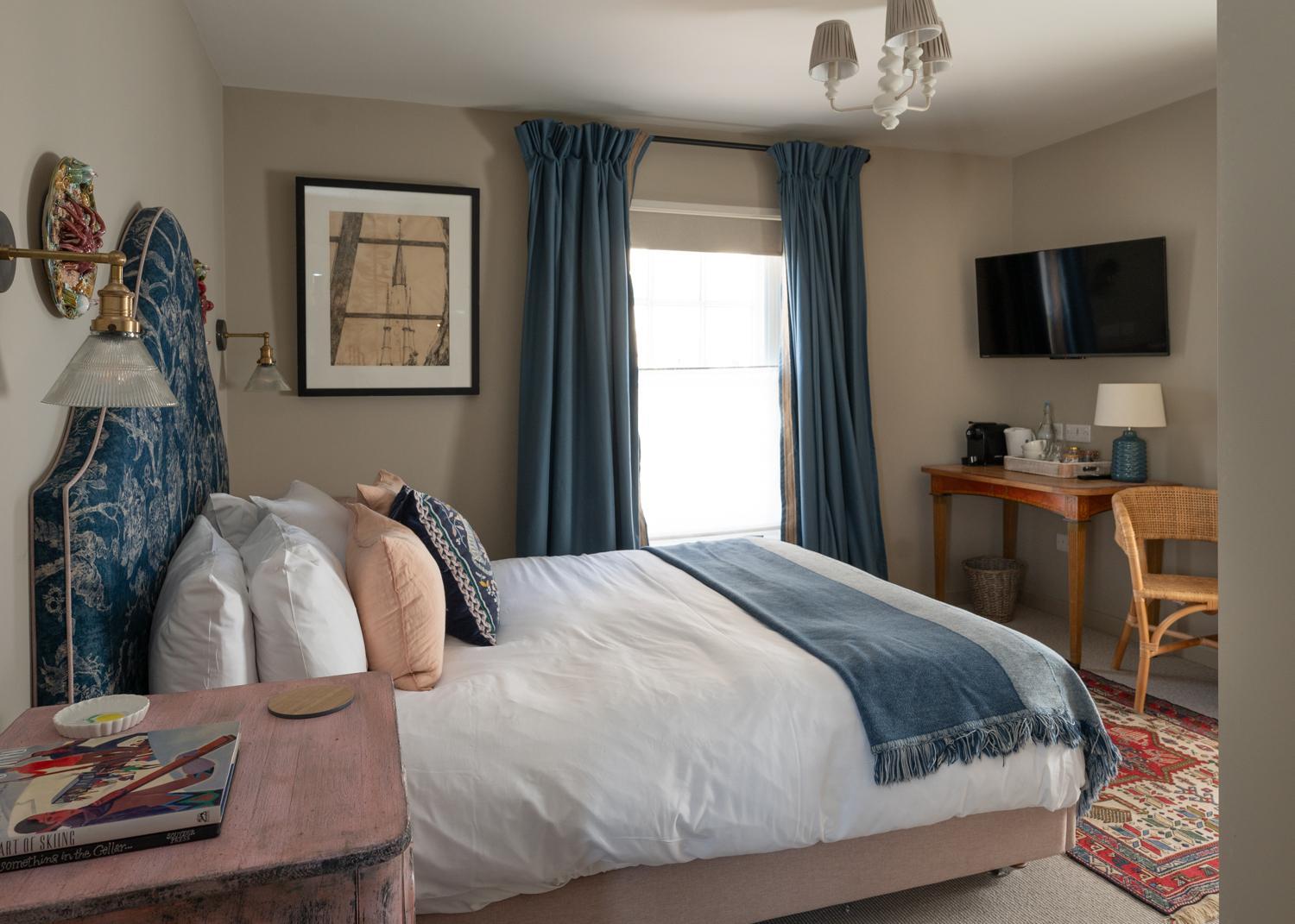 Superior King Room Ensuite photo 2