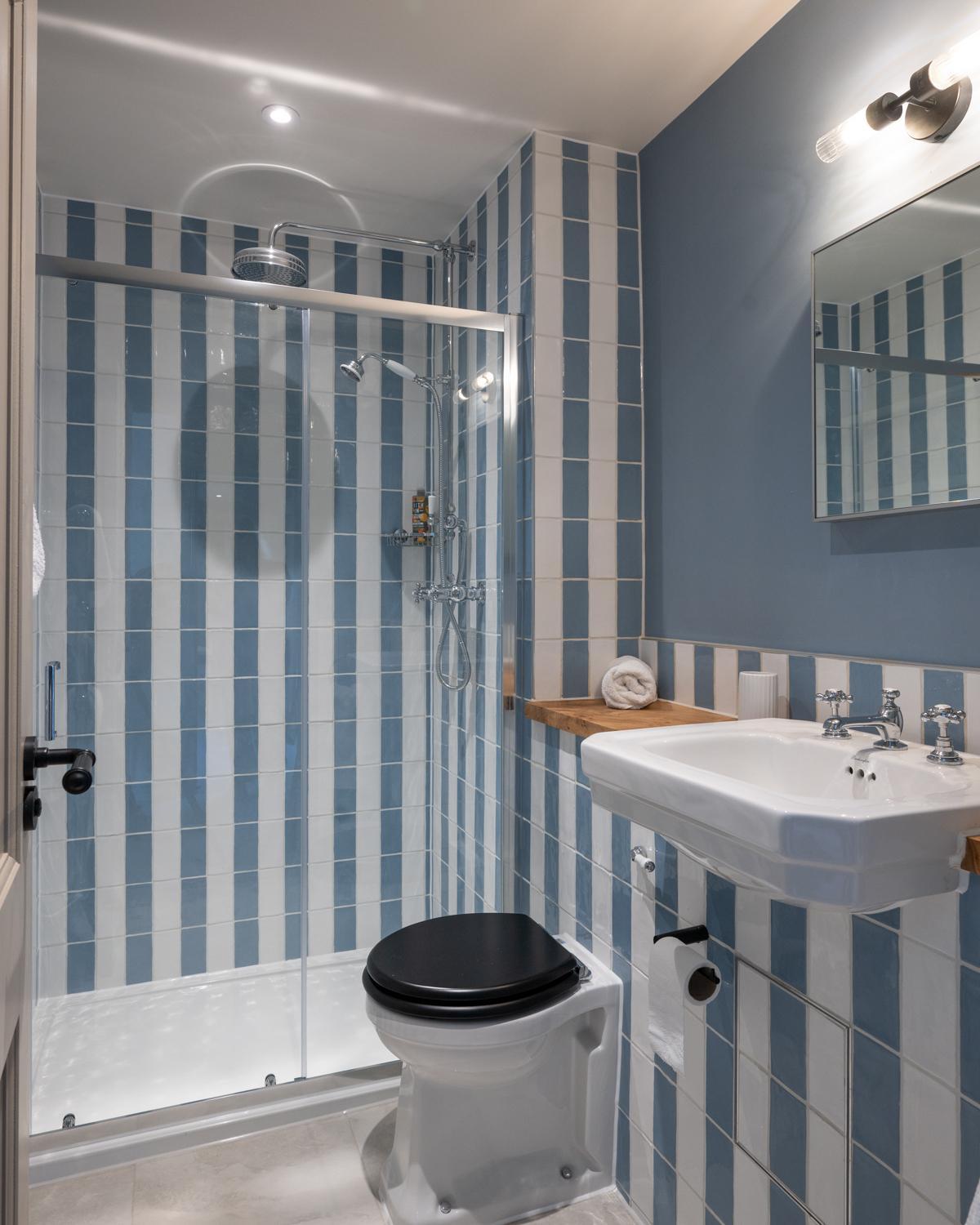 Superior King Room Ensuite photo 3
