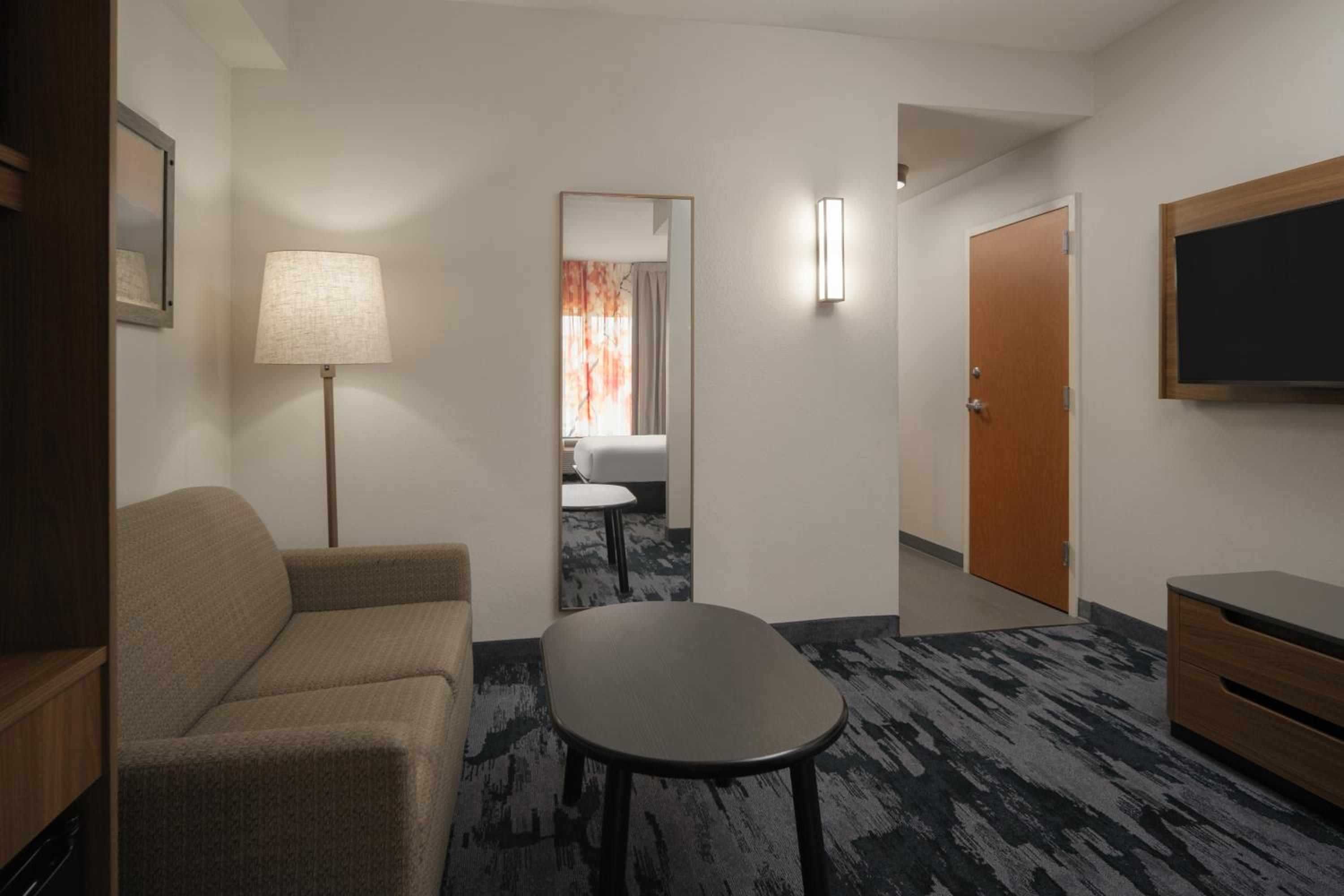 One-Bedroom Studio Suite with Two Queen Beds - Photo 7