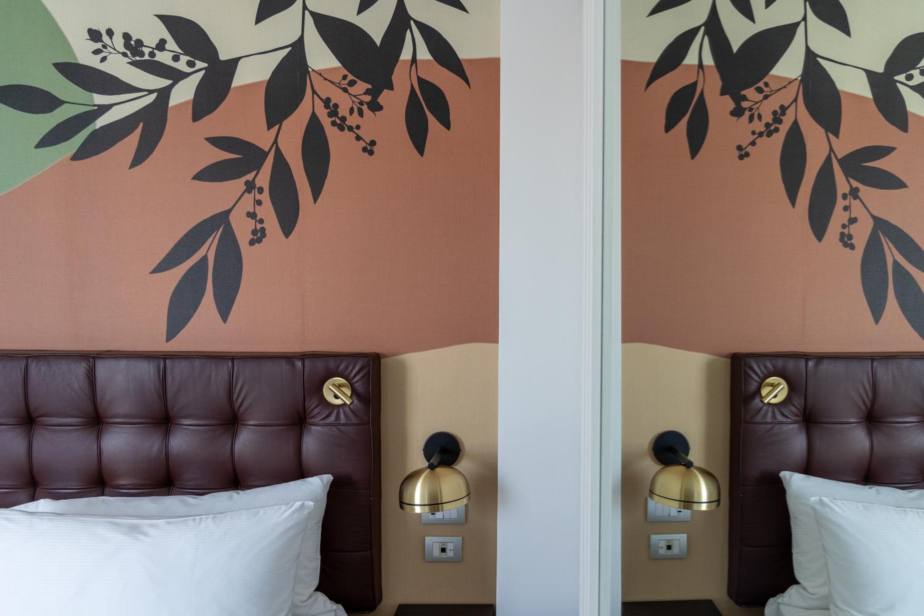 Deluxe Corner King Room