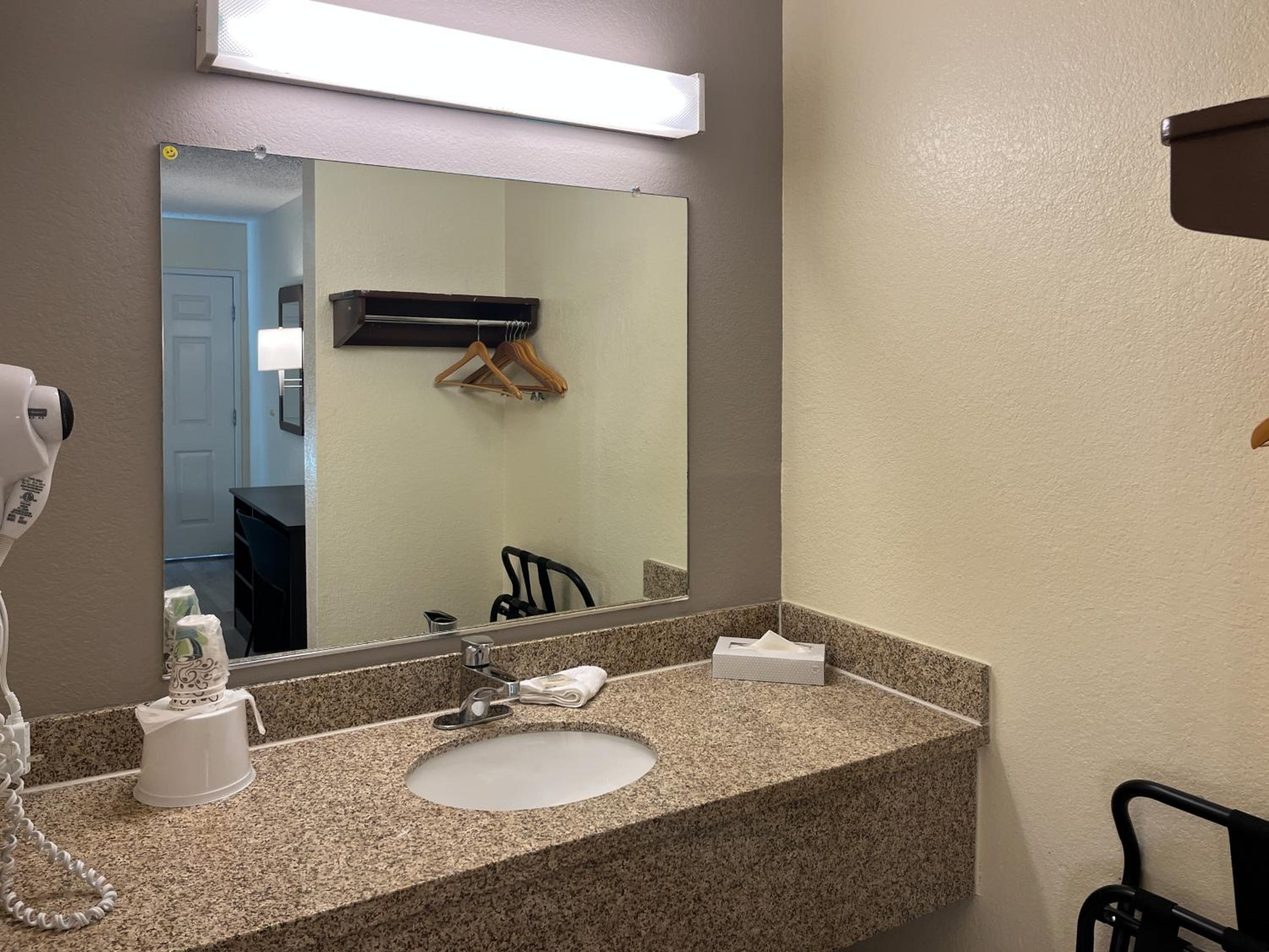 Double Room - Disability Access - Non-Smoking photo 3