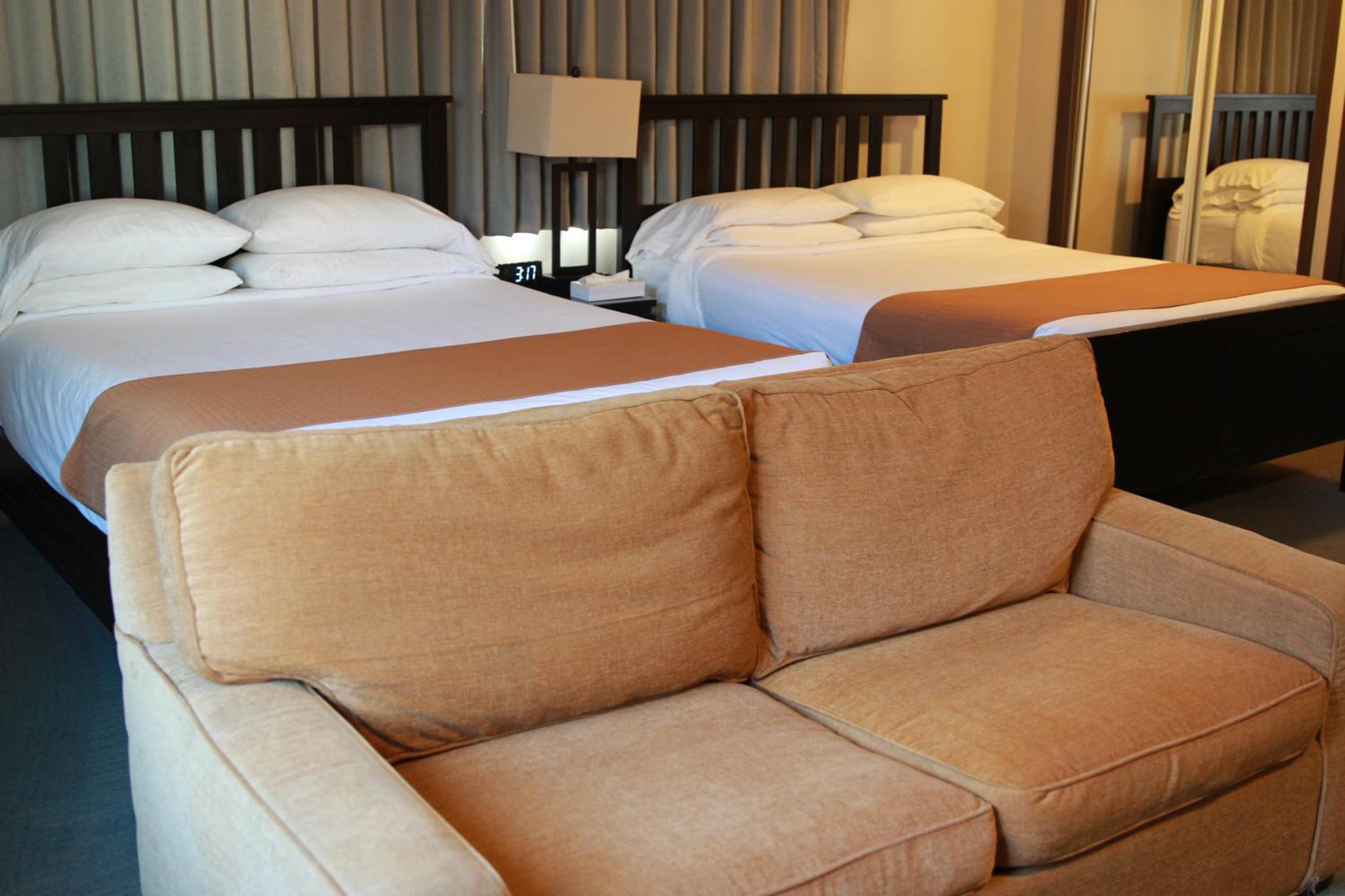 Deluxe Queen Room with Two Queen Beds - Photo 2