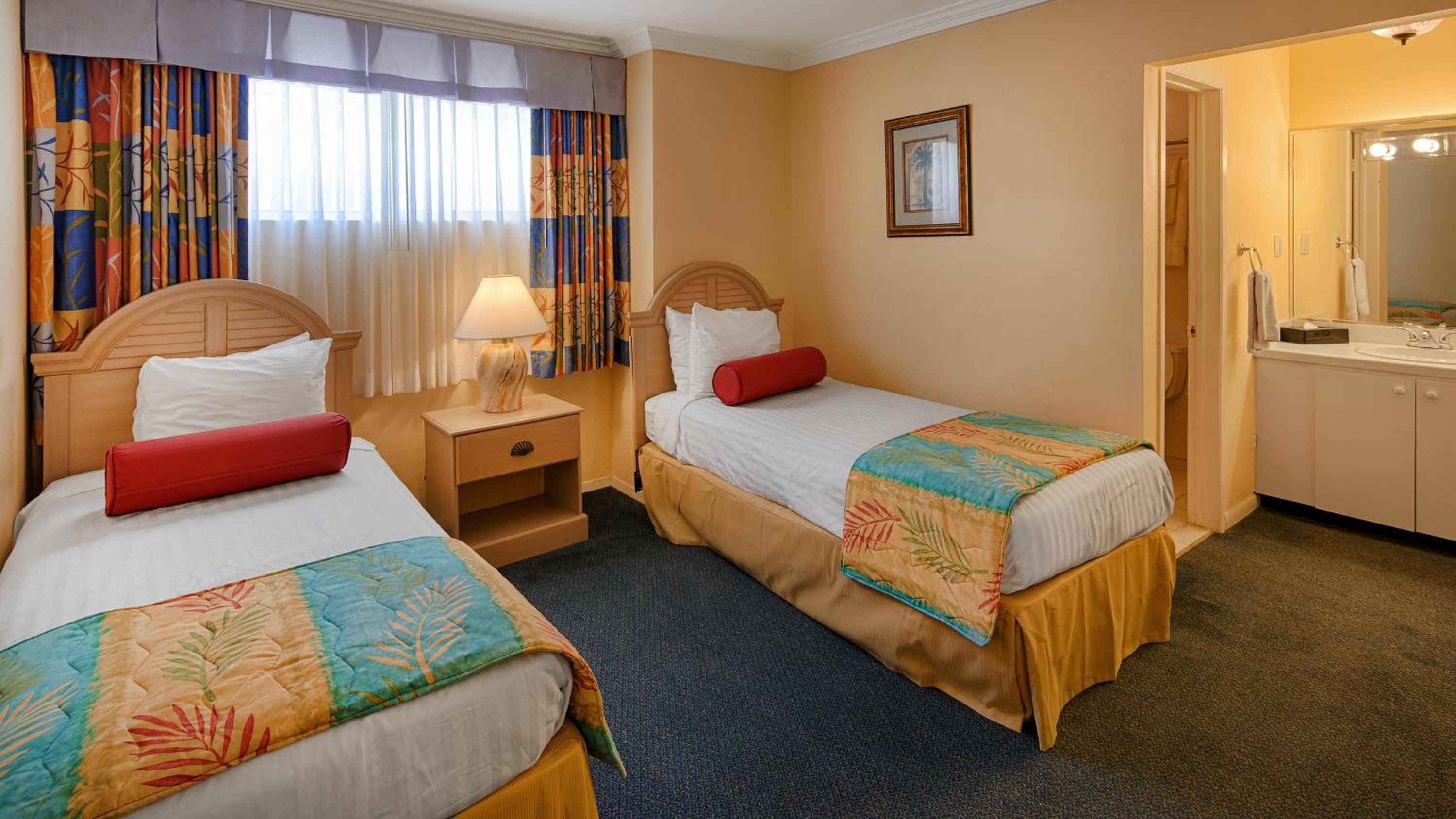 One Bedroom Twin Suite - Non-Smoking