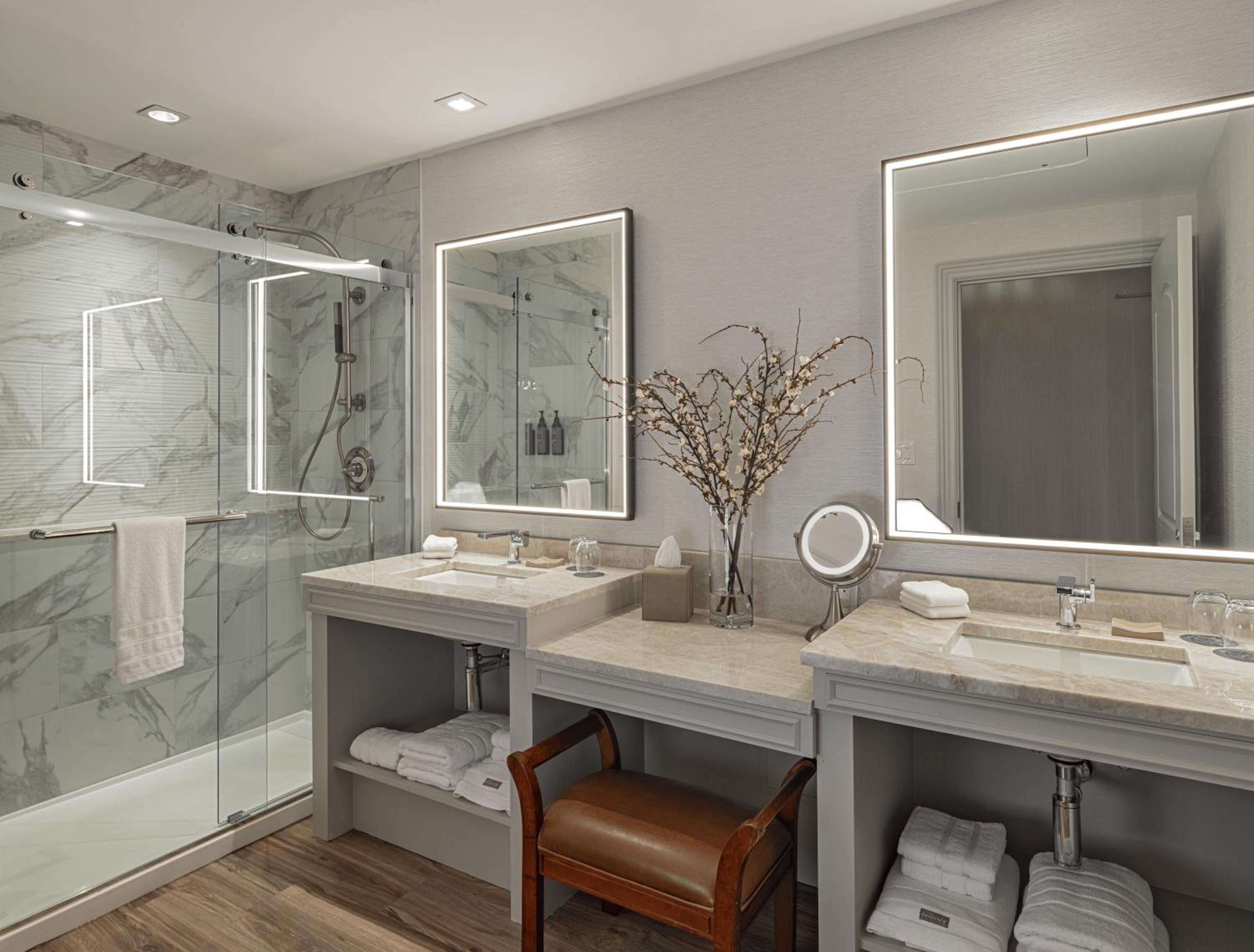 Traditional King Room - Hearing Accessible - Photo 1