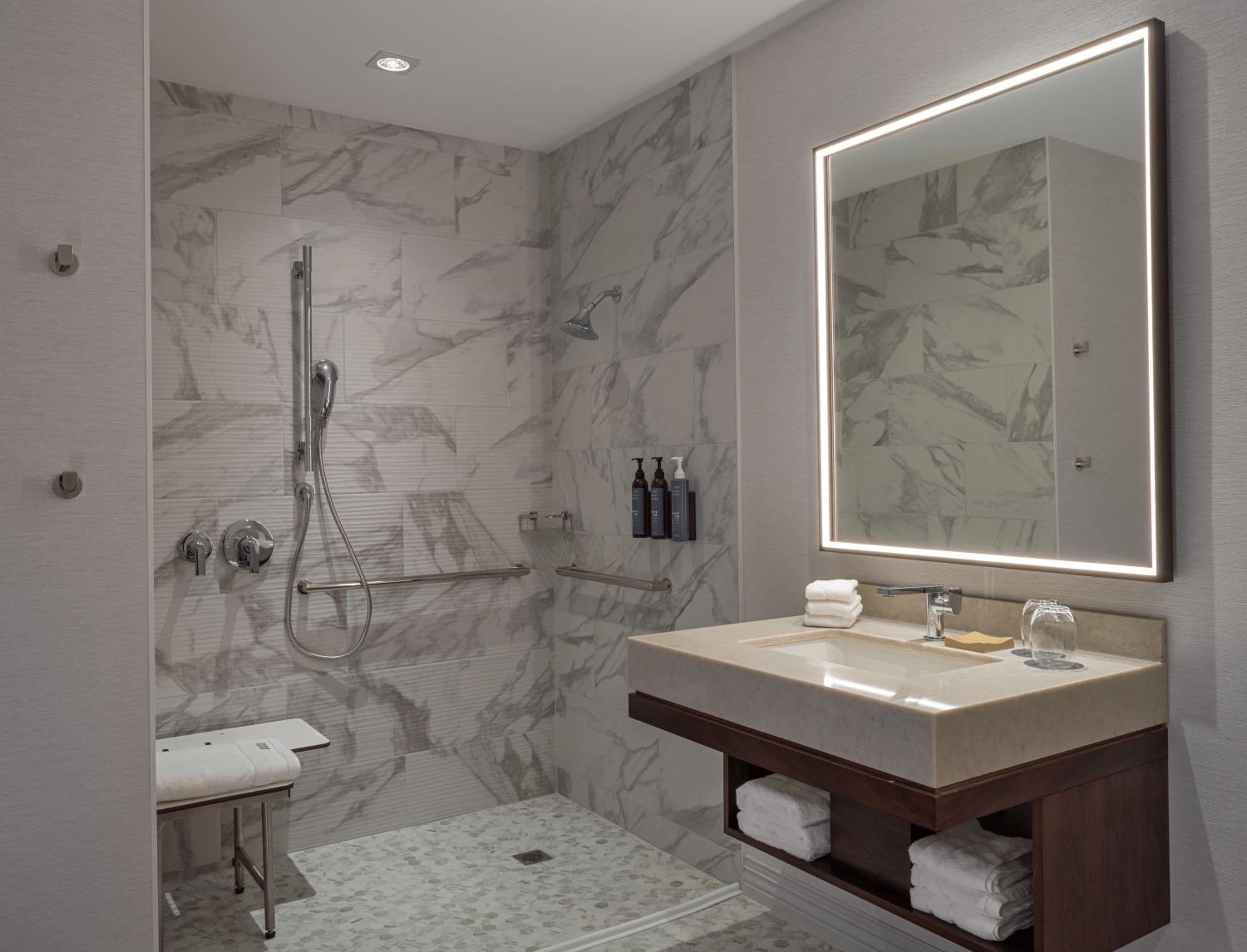 Corner King Suite with Sofa Bed and Tub - Mobility/Hearing Accessible photo 3