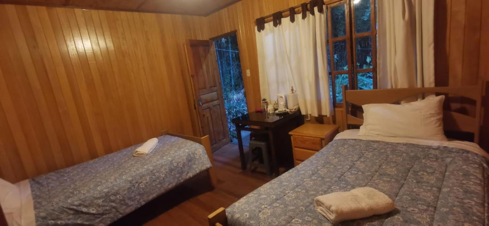 Economy Twin Room photo 2