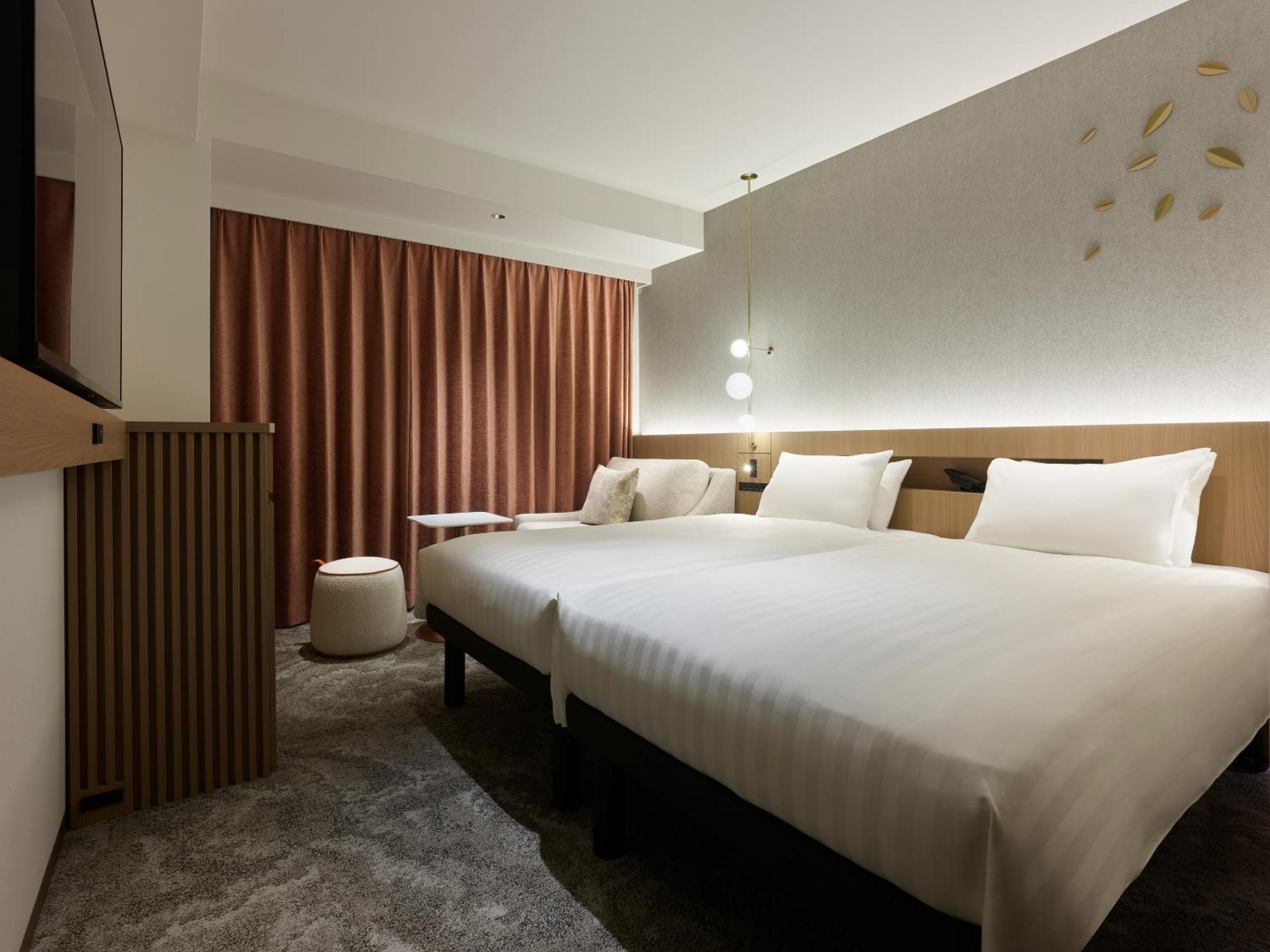 Superior Twin Room with Sofa Bed - Non-Smoking