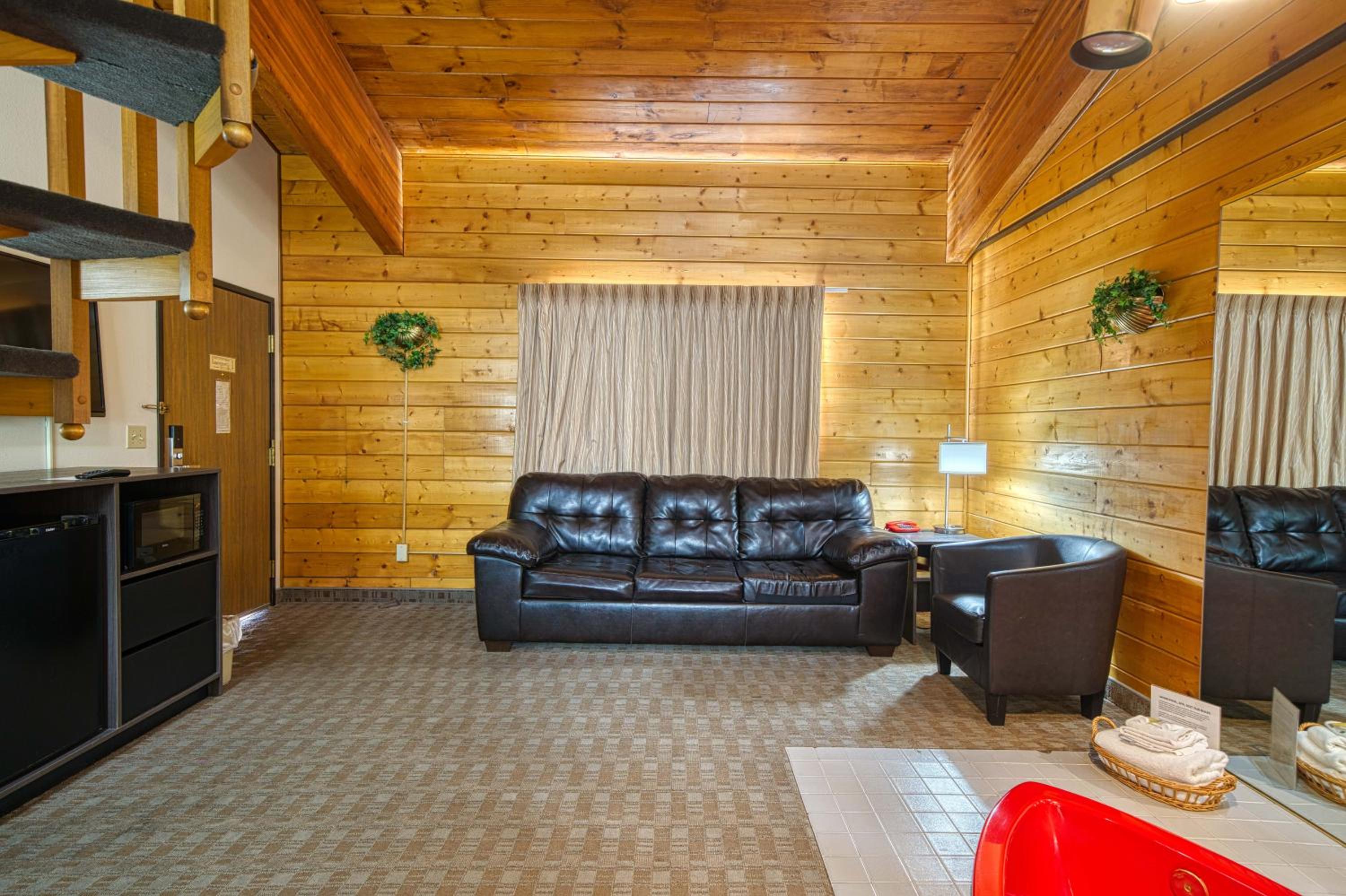 King Suite - Non-Smoking - Photo 6